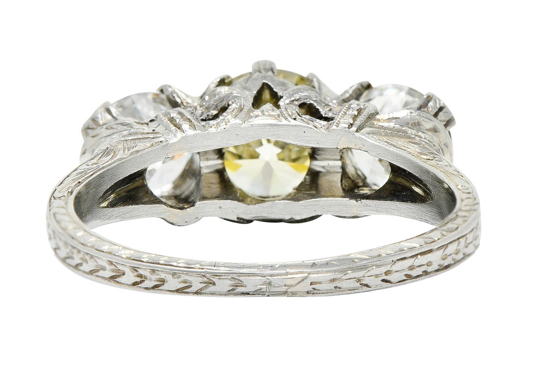 Art Deco 3.20 Carats Diamond & Yellow Diamond 18 Karat Gold Three Stone Ring In Excellent Condition In Philadelphia, PA