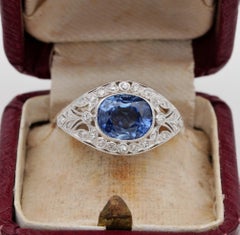 Art Deco 3.20 Carat Vivid Cornflower Blue Natural Sapphire Diamond Ring