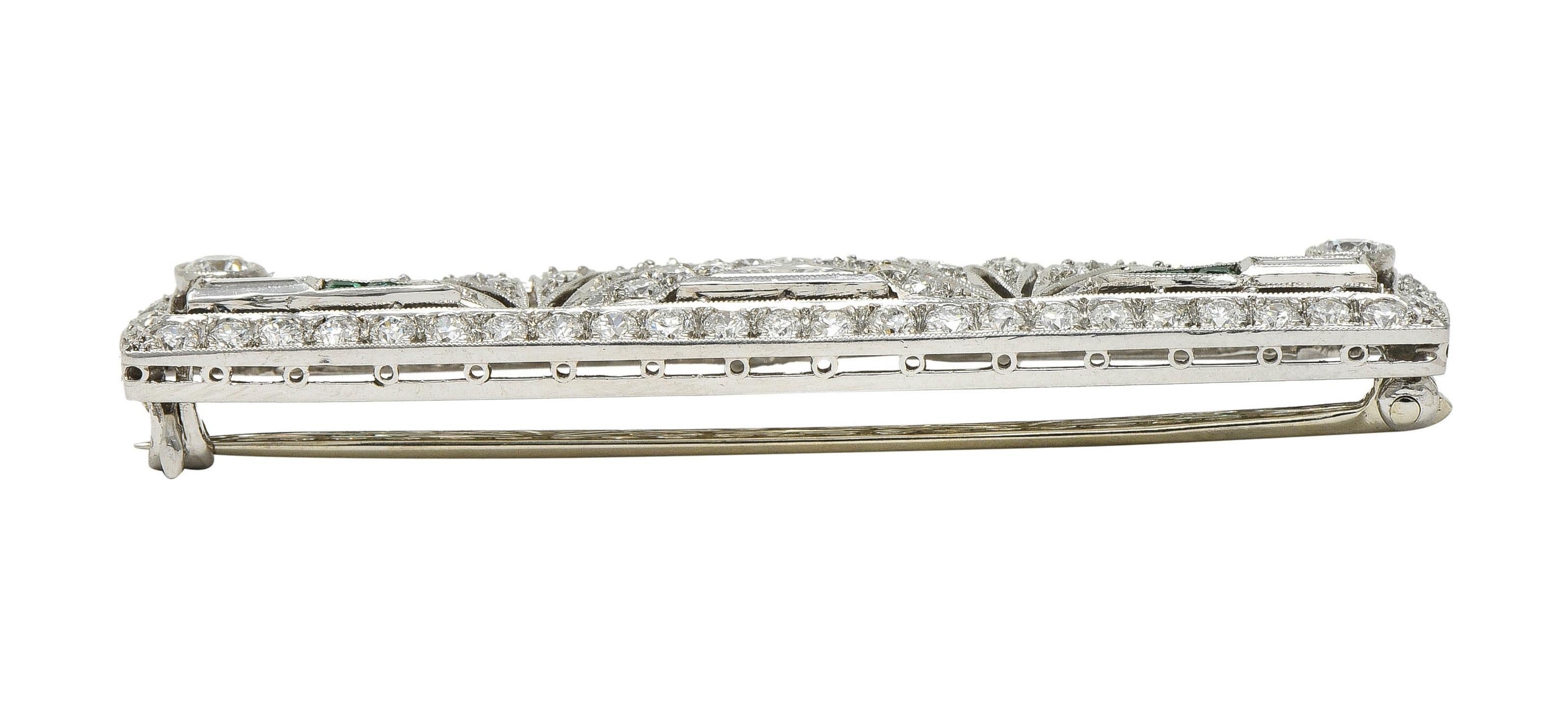 Art Deco 3,22 Karat Smaragd Diamant Platin Streamline Geometrische Unisex-Brosche im Angebot 2