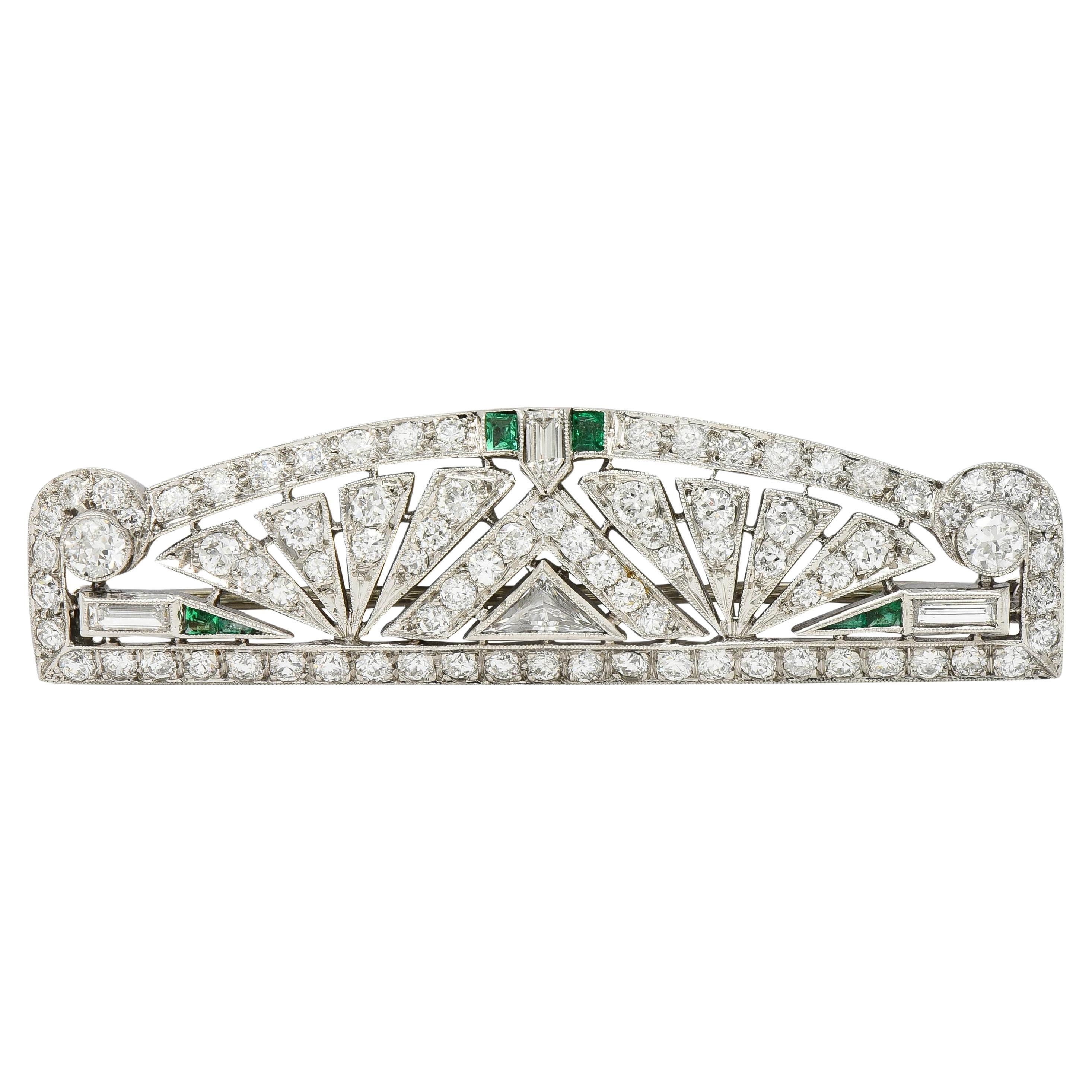 Art Deco 3,22 Karat Smaragd Diamant Platin Streamline Geometrische Unisex-Brosche im Angebot