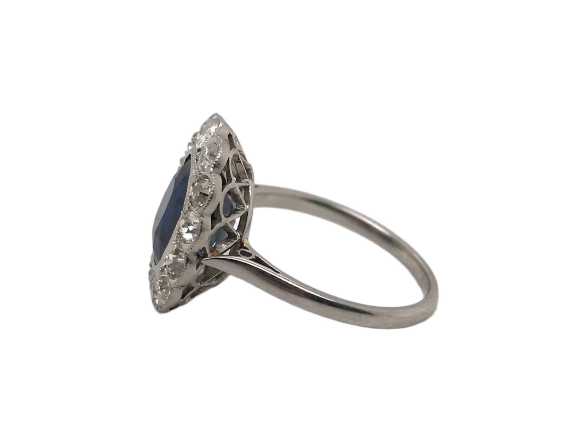 Art Deco 3.25 Carat Sapphire & Diamond Platinum Ring For Sale 3