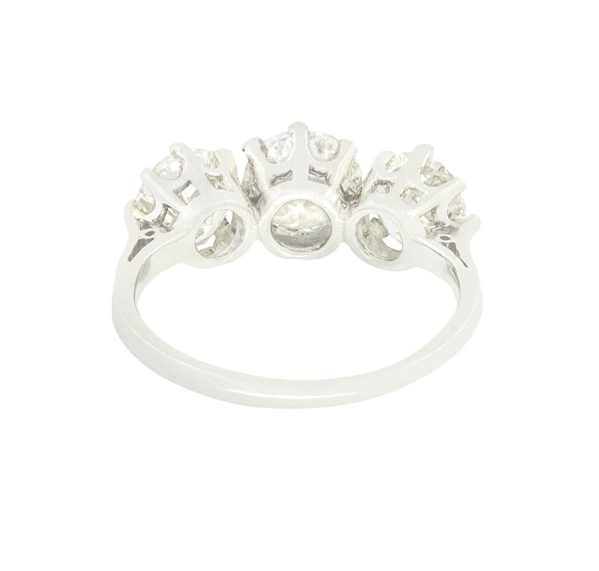 Taglio antico europeo Art Deco 3.25ct Diamond Trilogy Ring, c.1920s in vendita