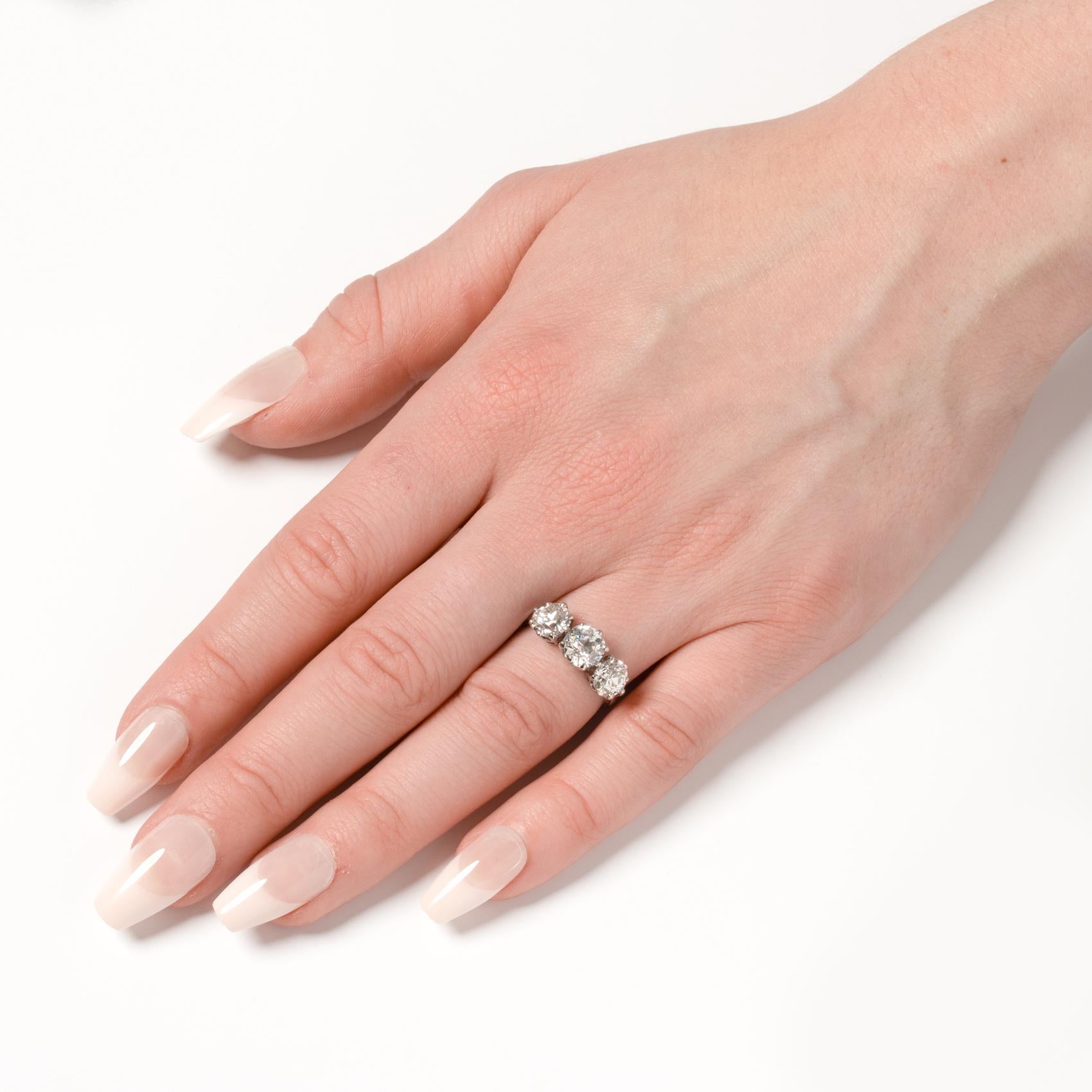 Art Deco 3.25ct Diamond Trilogy Ring, c.1920s In condizioni buone in vendita a London, GB