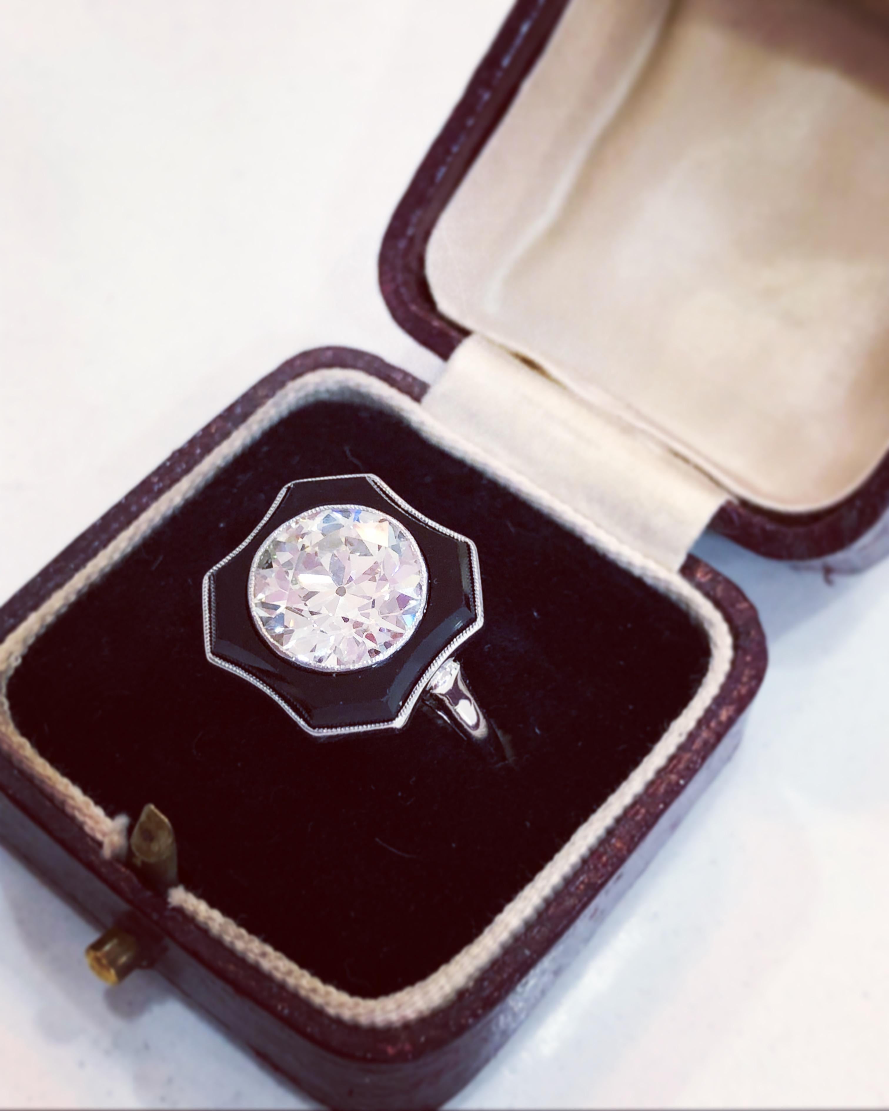 Art Deco 3.30 Carat Diamond and Onyx Ring, circa 1920s For Sale 1