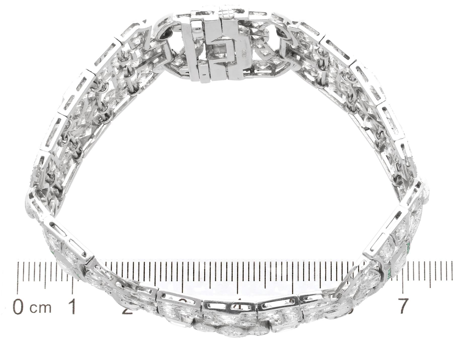 Art Deco 33.25 Carat Diamond and 0.30 Carat Emerald Platinum Bracelet Circa 1930 For Sale 7