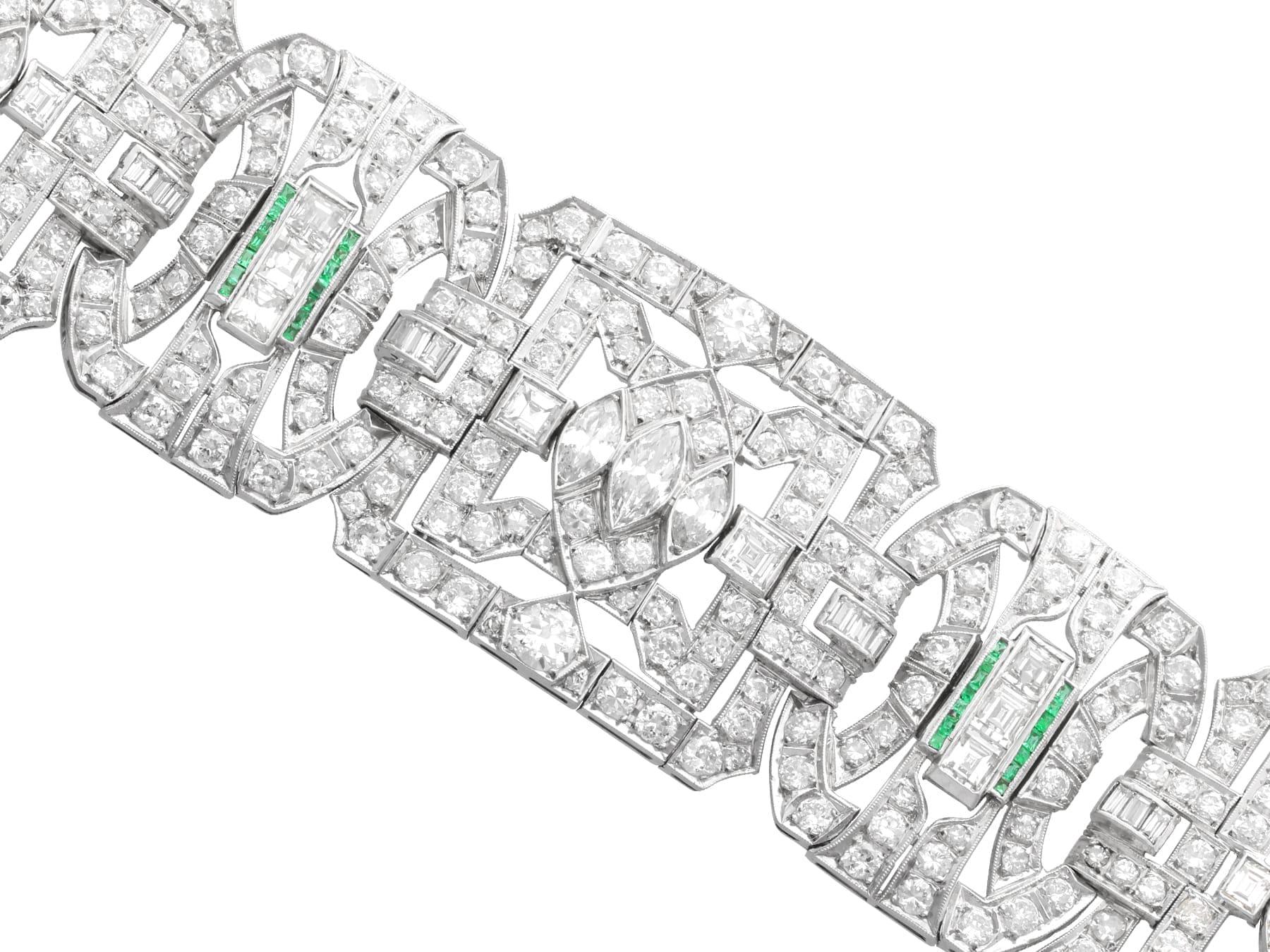 Women's or Men's Art Deco 33.25 Carat Diamond and 0.30 Carat Emerald Platinum Bracelet Circa 1930 For Sale