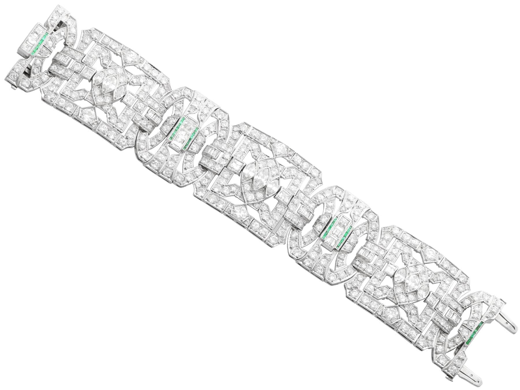 Art Deco 33.25 Carat Diamond and 0.30 Carat Emerald Platinum Bracelet Circa 1930 For Sale 4