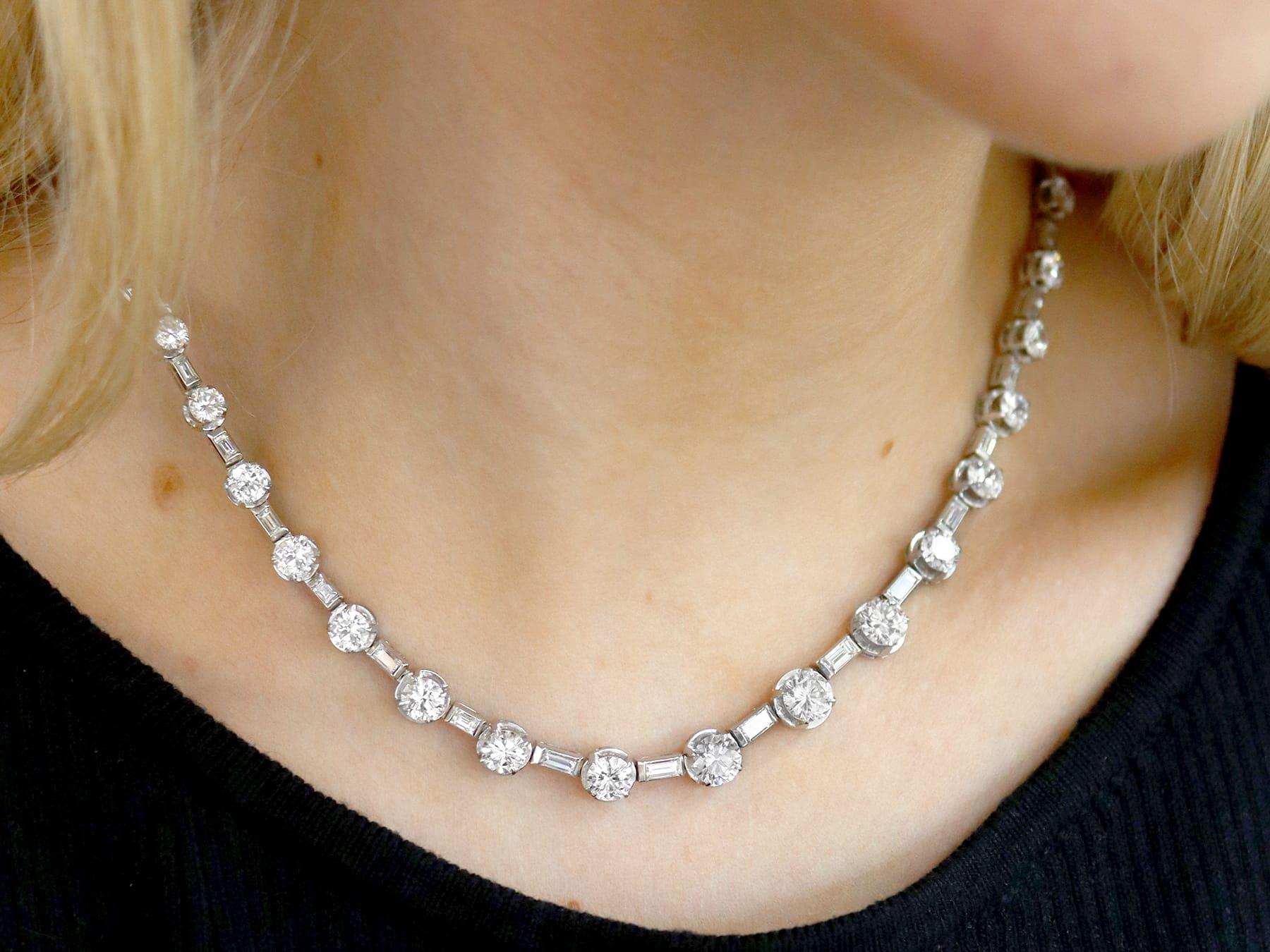 Taglio rotondo Collana Art Deco con diamanti da 3,35 carati in platino in vendita