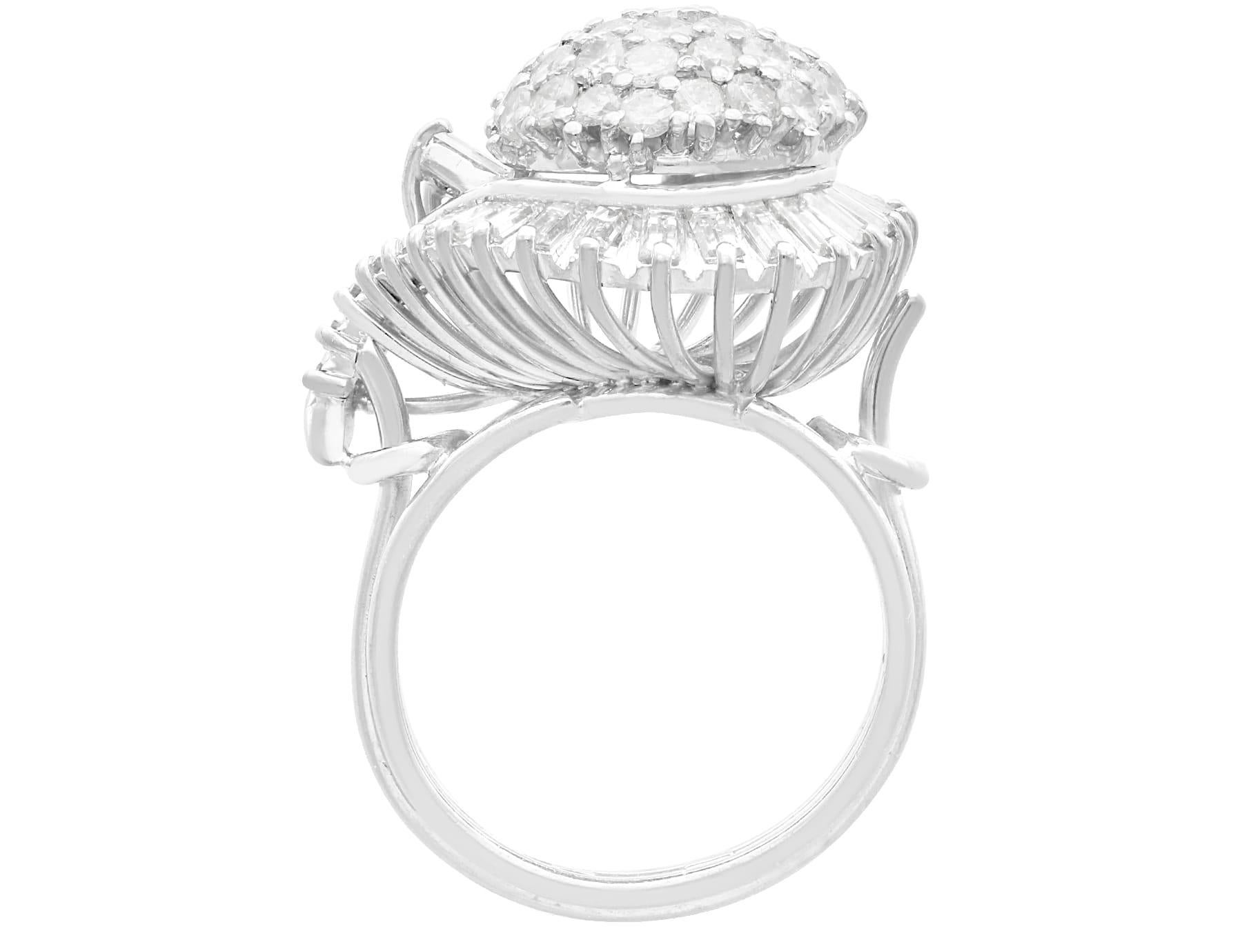 Women's or Men's Art Deco 3.37 Carat Diamond and 18K White Gold Cluster Ring For Sale