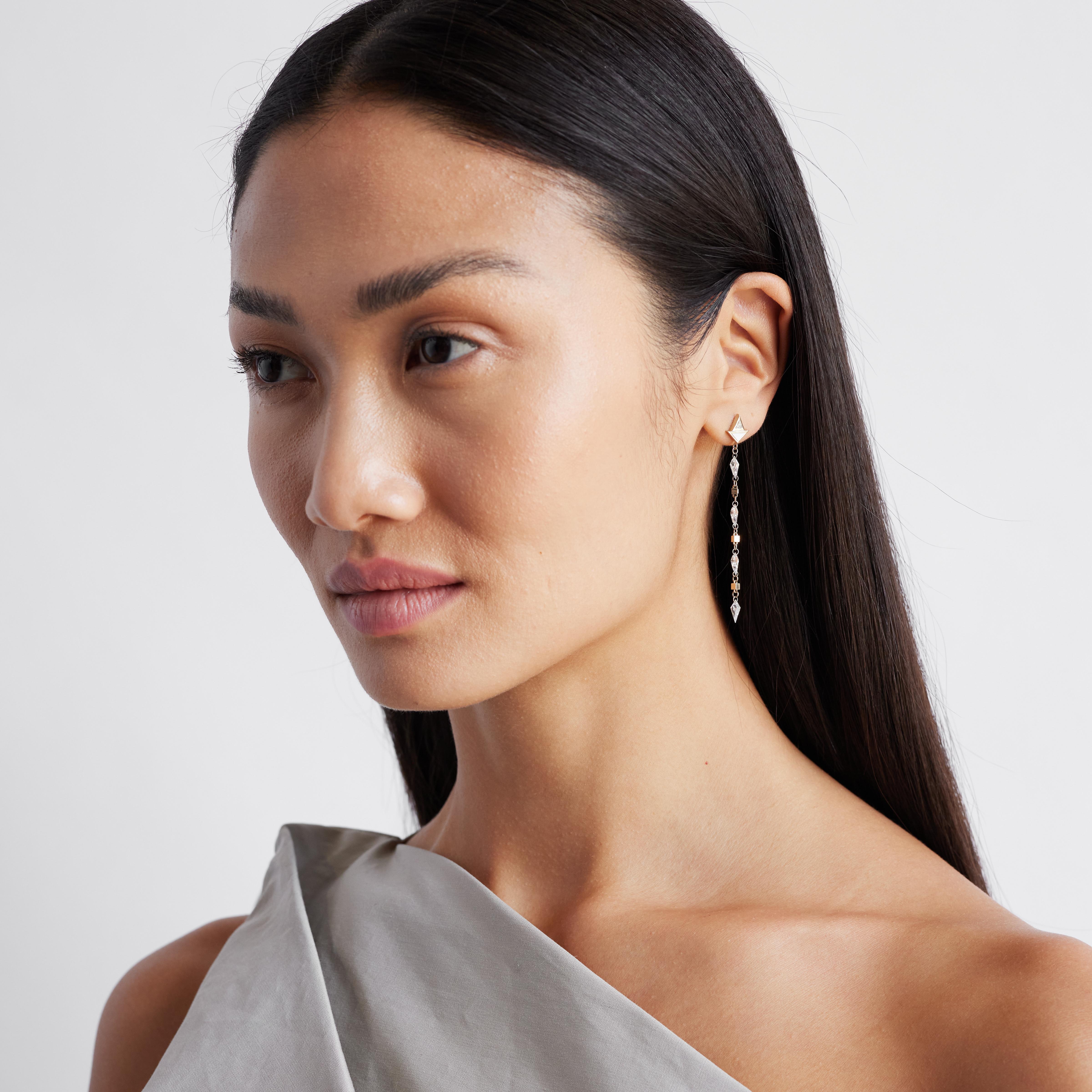 Boucles d'oreilles Art Déco 3.5 Carat Trillion & Kite Diamond en or blanc 18k en vente 3