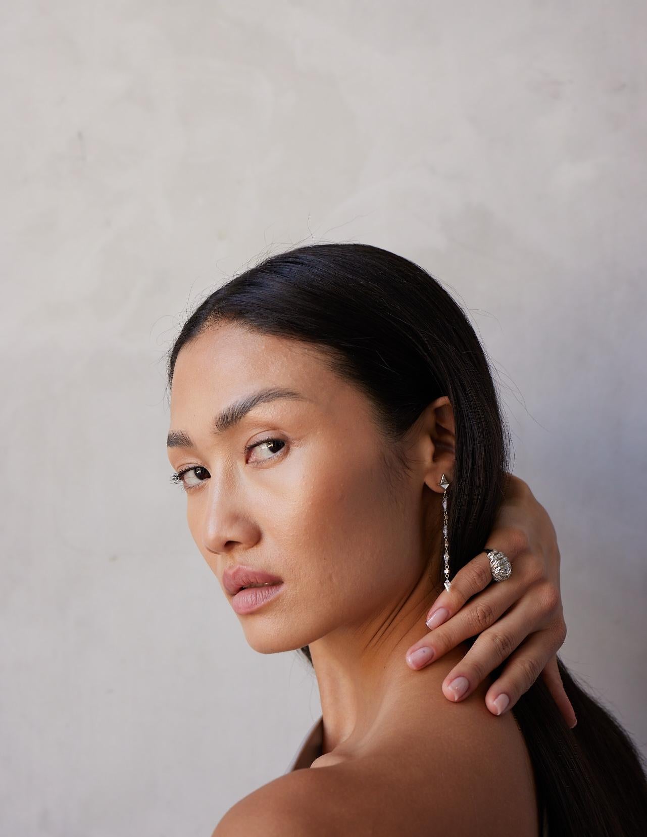 Boucles d'oreilles Art Déco 3.5 Carat Trillion & Kite Diamond en or blanc 18k Neuf - En vente à Los Angeles, CA