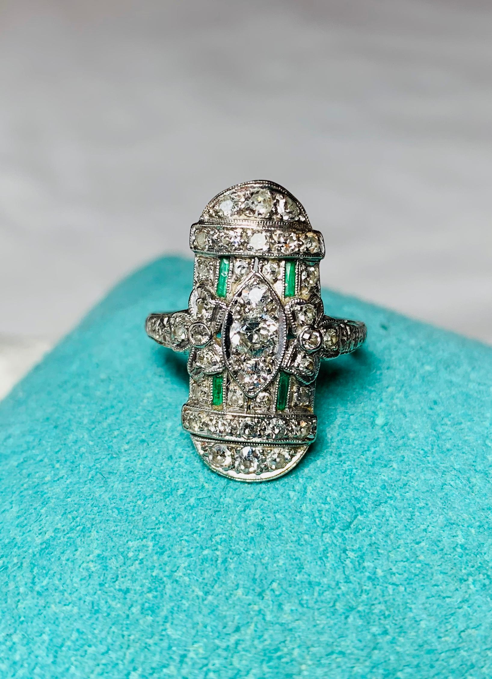 Women's Art Deco 35 Diamond Emerald Platinum Wedding Engagement Ring Edwardian Bow Motif For Sale