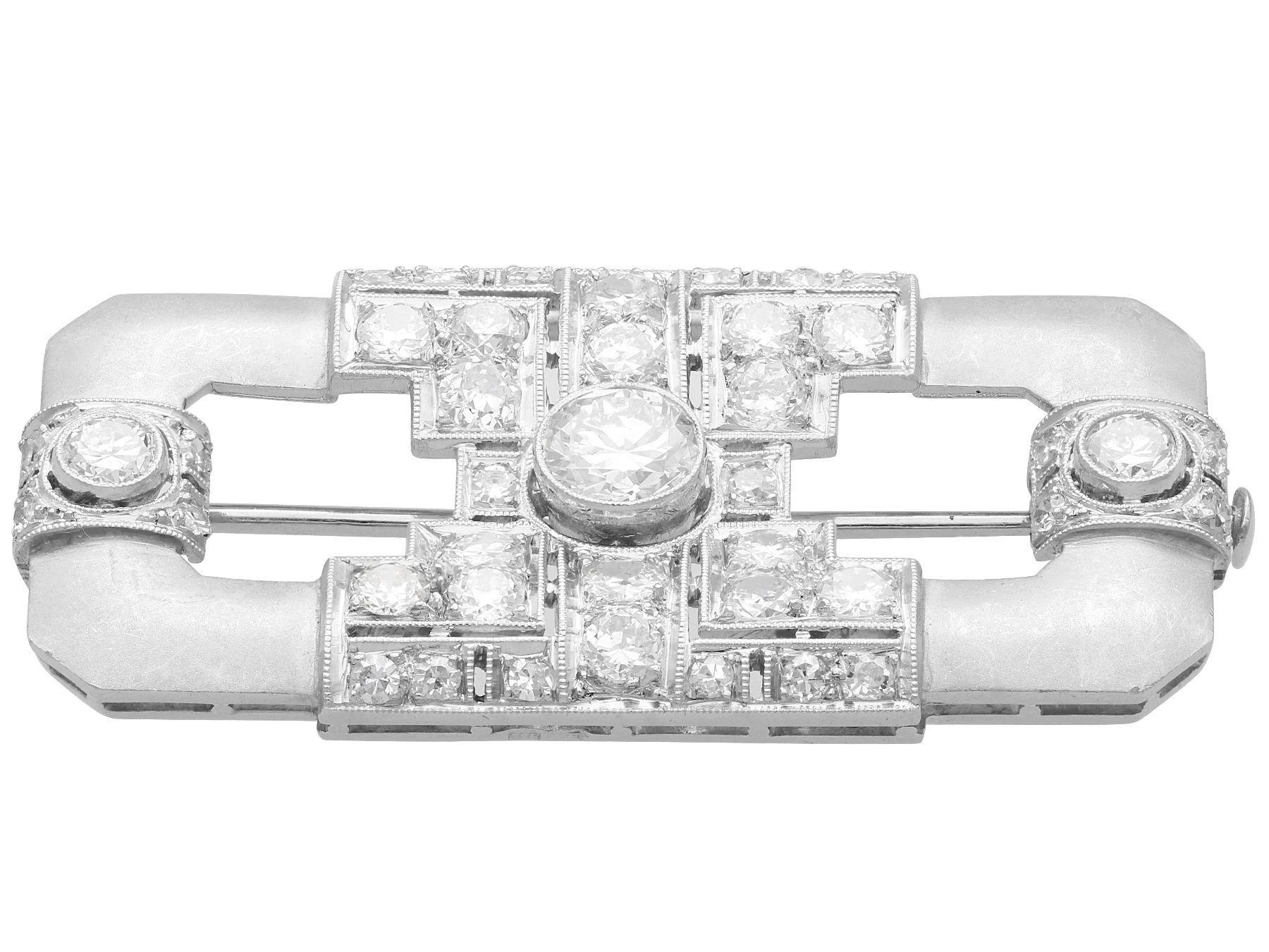Brosche aus Platin mit 3,50 Karat Diamant im Art-Déco-Stil (Alteuropäischer Schliff) im Angebot
