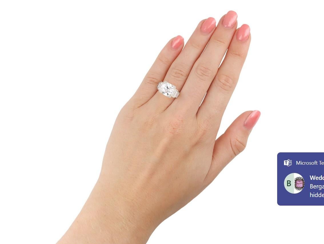 Art Deco 3.50 carat diamond engagement ring, circa 1930. In Good Condition For Sale In London, GB