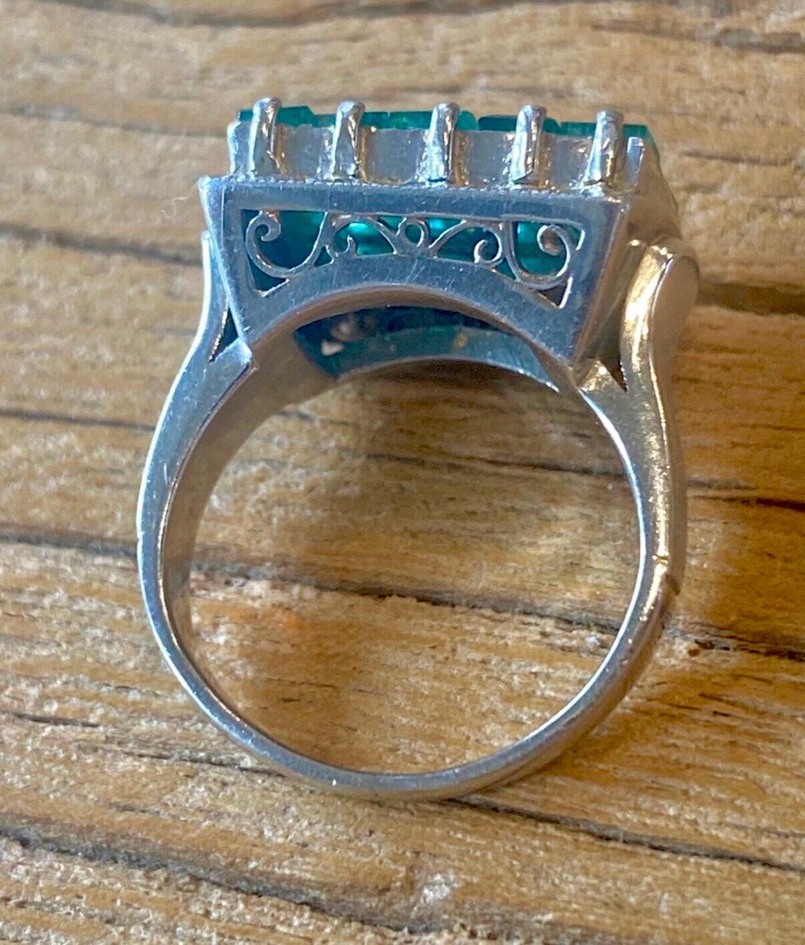 Art Deco 3.50 Carat Emerald Diamond Platinum Engagement Ring For Sale 2