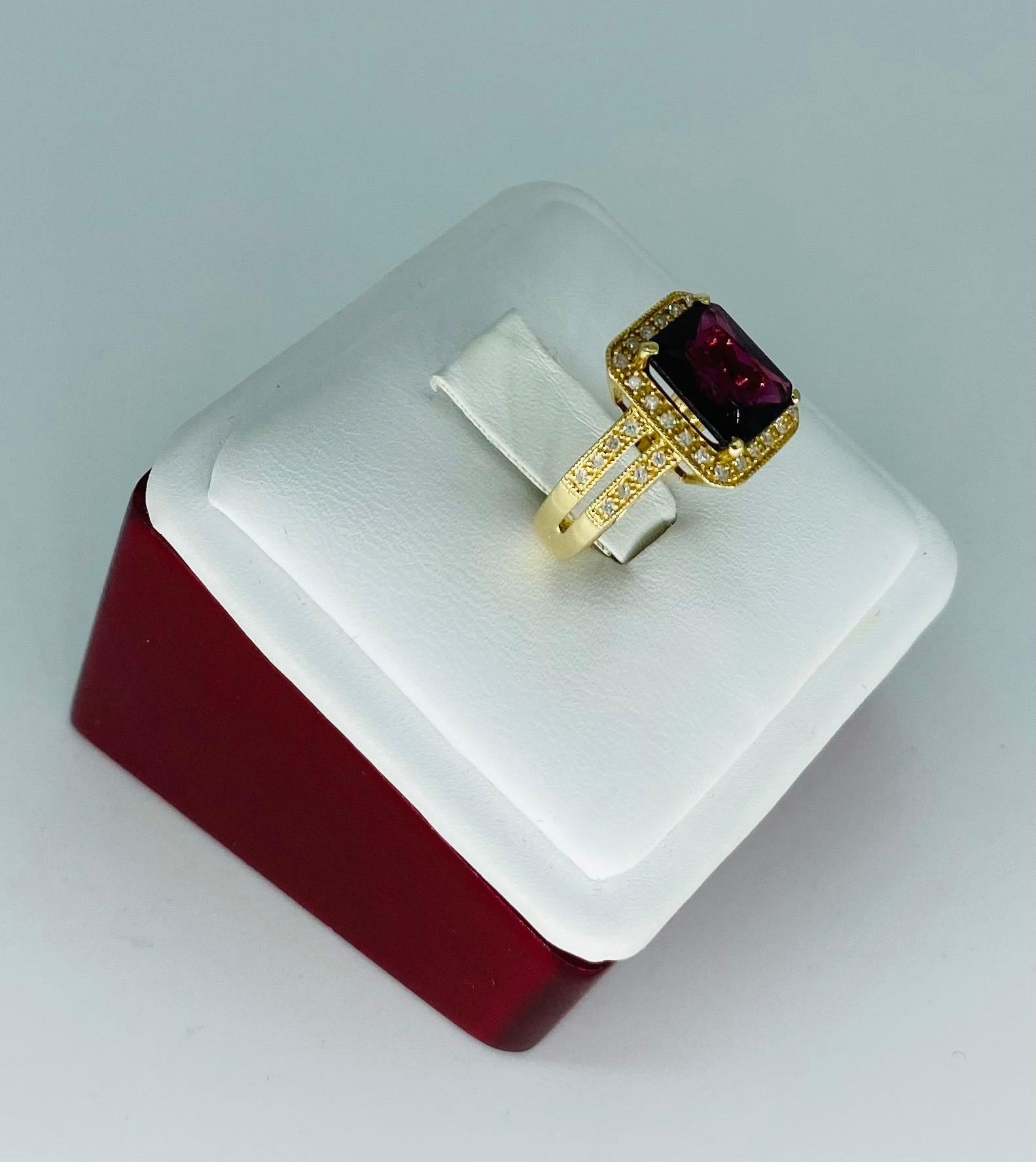 Art Deco Style 3.50 Carat Tourmaline & Diamonds Cluster Ring 14k Gold In Excellent Condition For Sale In Miami, FL