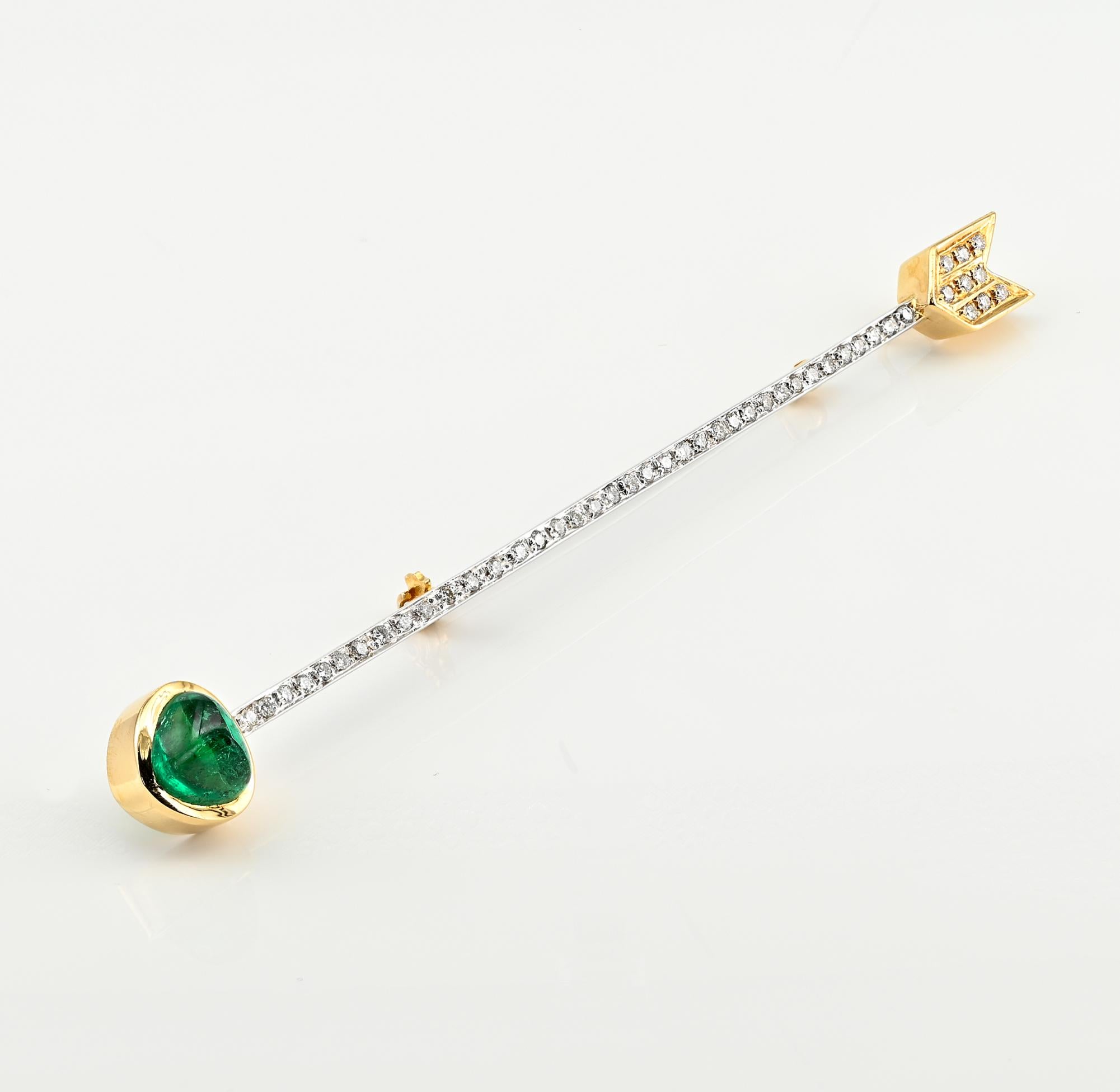 Sugarloaf Cabochon Art Deco 3.50 Ct Colombian Emerald Diamond Arrow 18 KT Brooch For Sale