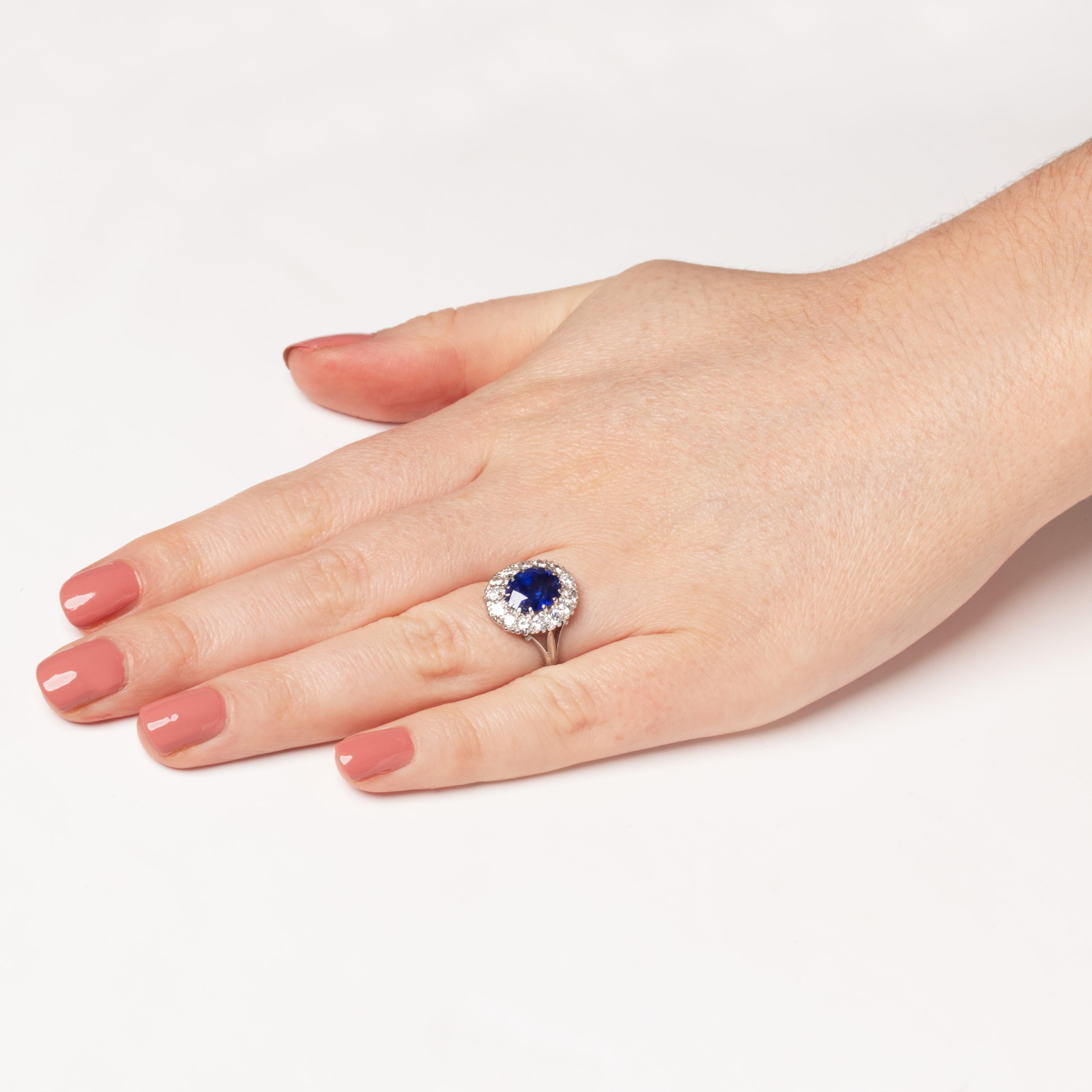 Art Deco 3,50ct Saphir und Diamant Cluster Ring, ca. 1920er Jahre im Zustand „Gut“ im Angebot in London, GB