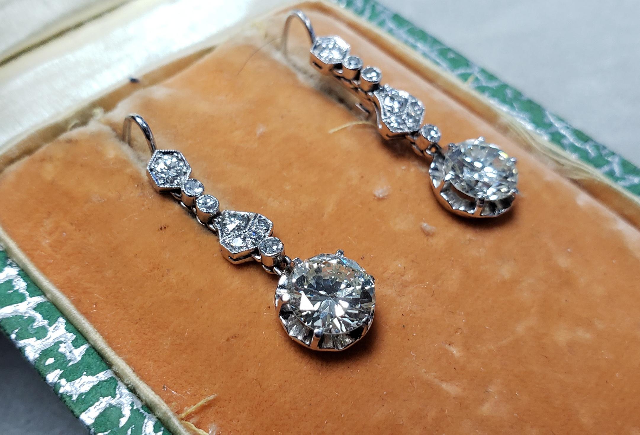 Round Cut Art Deco 3.50CT(Est.) Diamond dangling Earrings PLATINUM 32MM For Sale