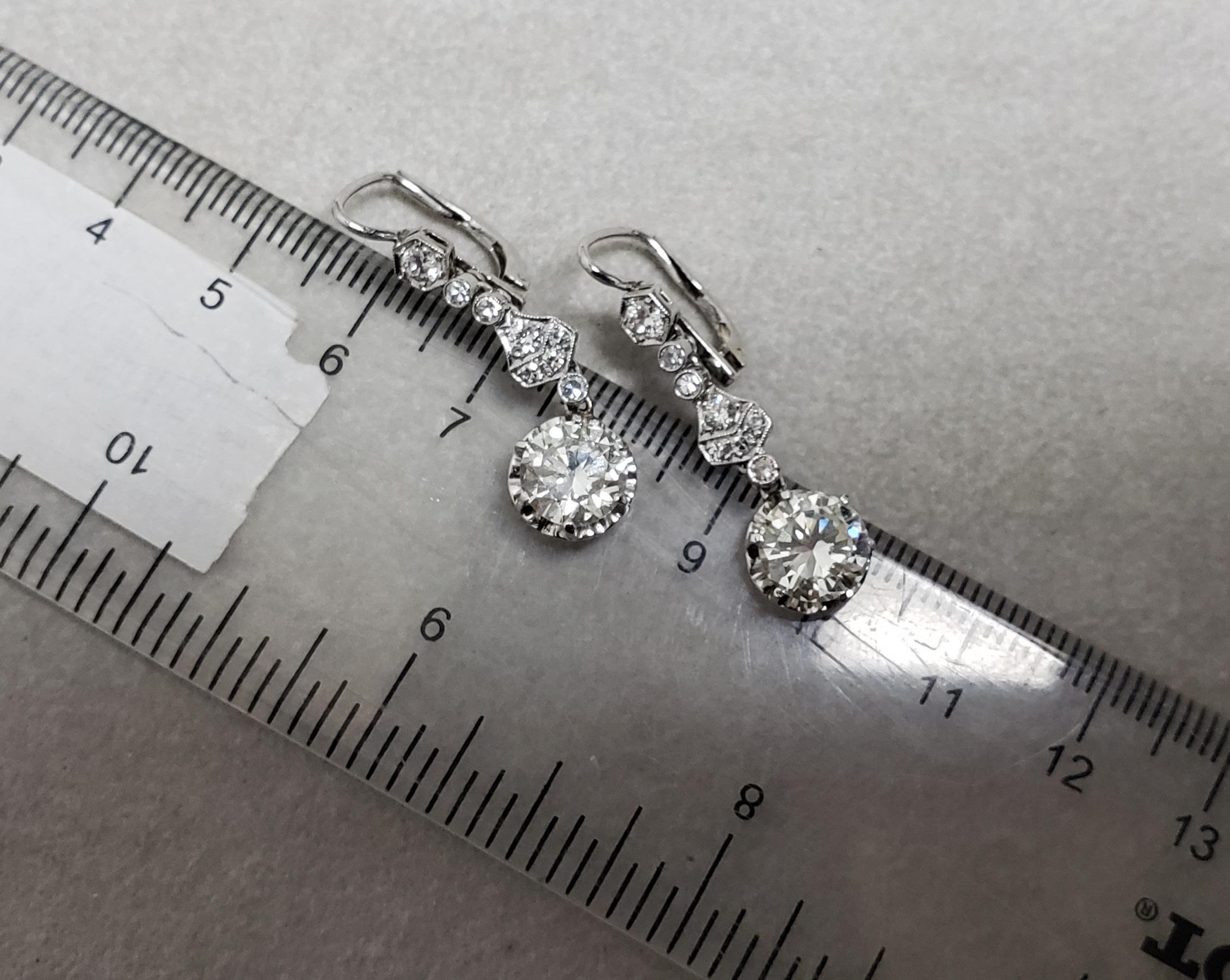 Art Deco 3,50CT(Est.) Diamant-Ohrringe mit baumelnden Diamanten PLATINUM 32MM im Zustand „Gut“ im Angebot in Chicago, IL