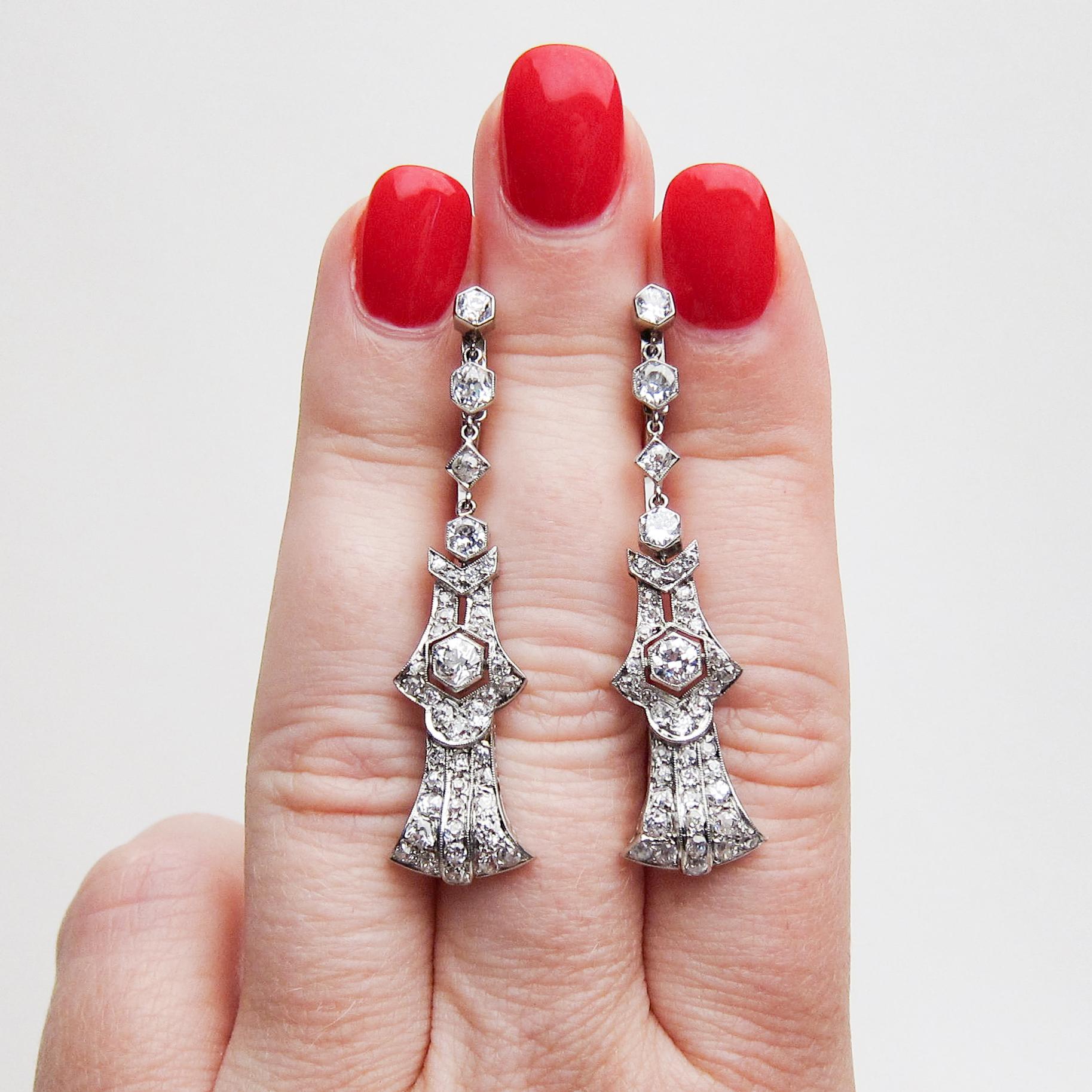 Women's Art Deco 3.51 Carat Diamond and Platinum Dangle Earrings For Sale