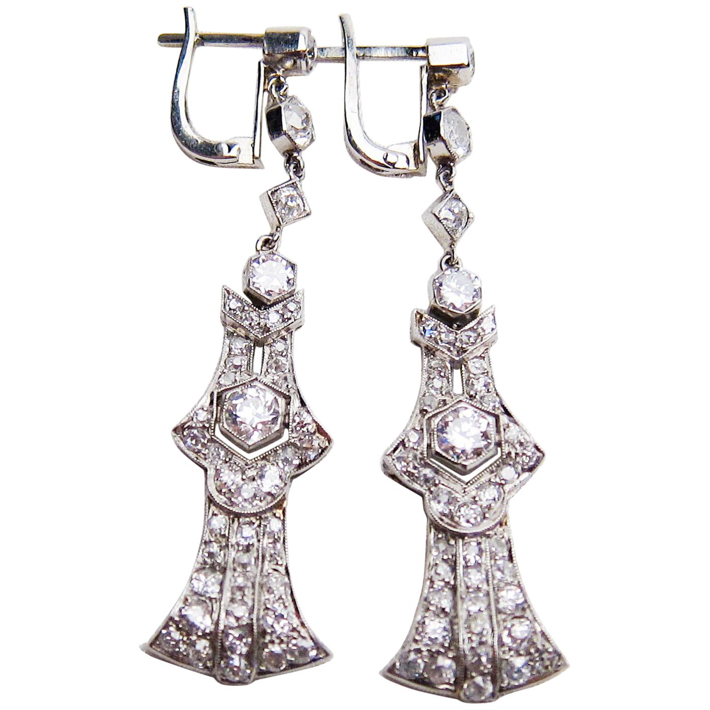 Art Deco 3.51 Carat Diamond and Platinum Dangle Earrings For Sale