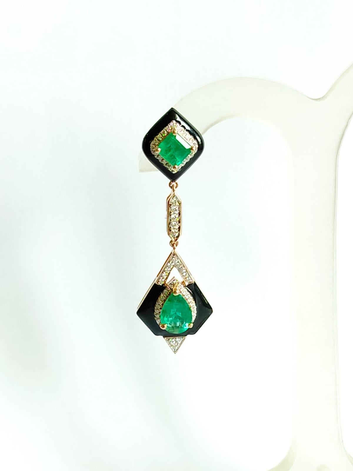 Art Deco 3.54 carats, natural Zambian Emerald Diamond & Enamel Dangle Earrings In New Condition For Sale In Hong Kong, HK