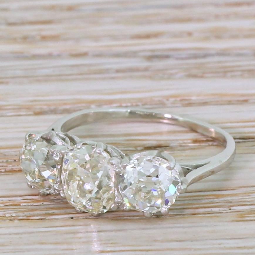 Art Deco 3.56 Carat Old Cut Diamond Trilogy Ring For Sale 4