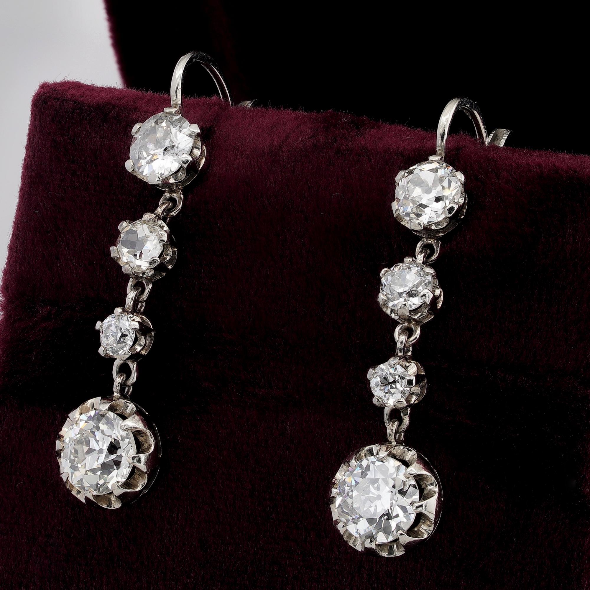 Art Deco 3,60 Karat Diamant-Tropfen-Ohrringe (Alteuropäischer Schliff) im Angebot