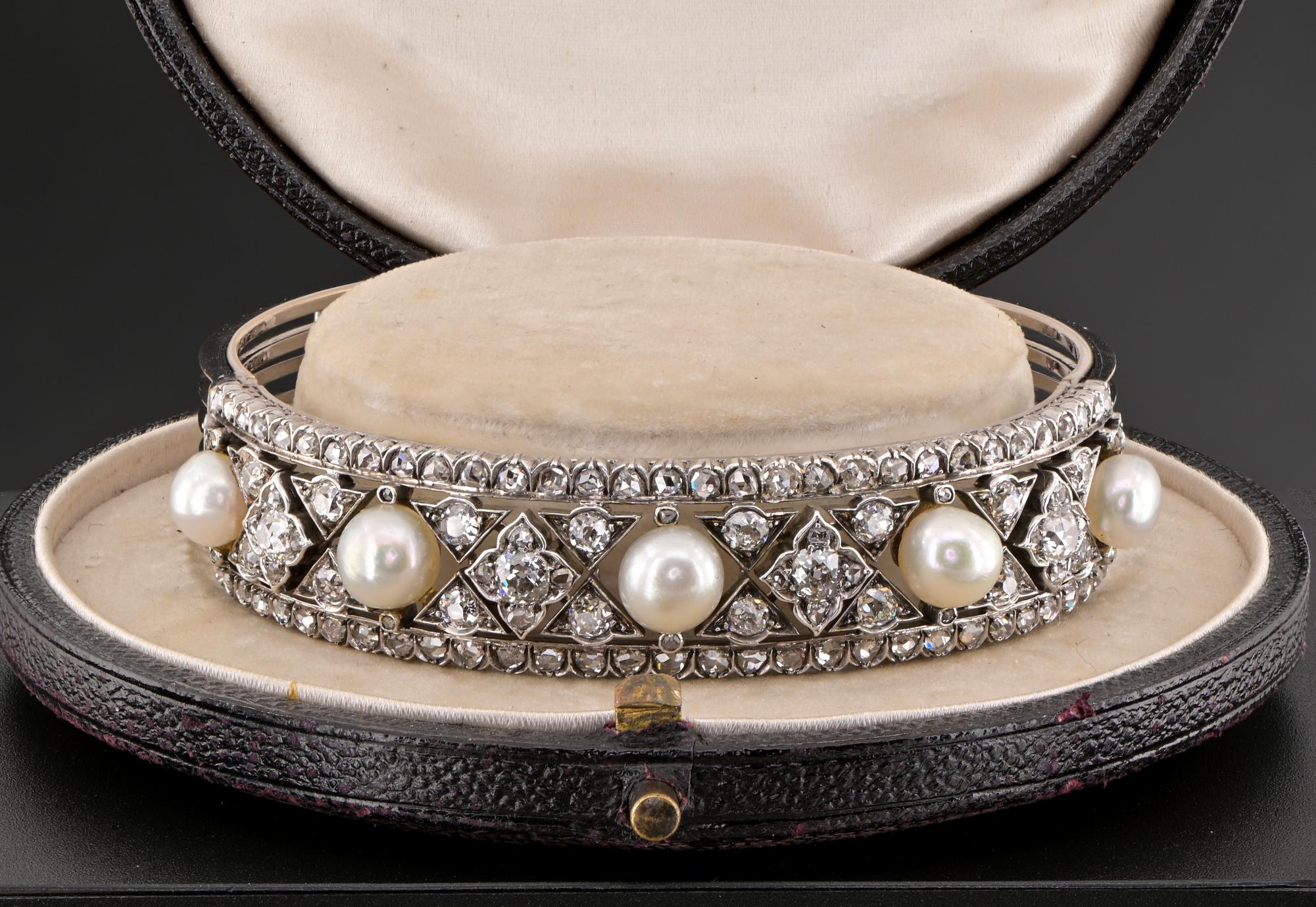 Art Deco  3.60 Ct Diamond Natural Pearl Rare Bangle 18 Kt In Good Condition For Sale In Napoli, IT