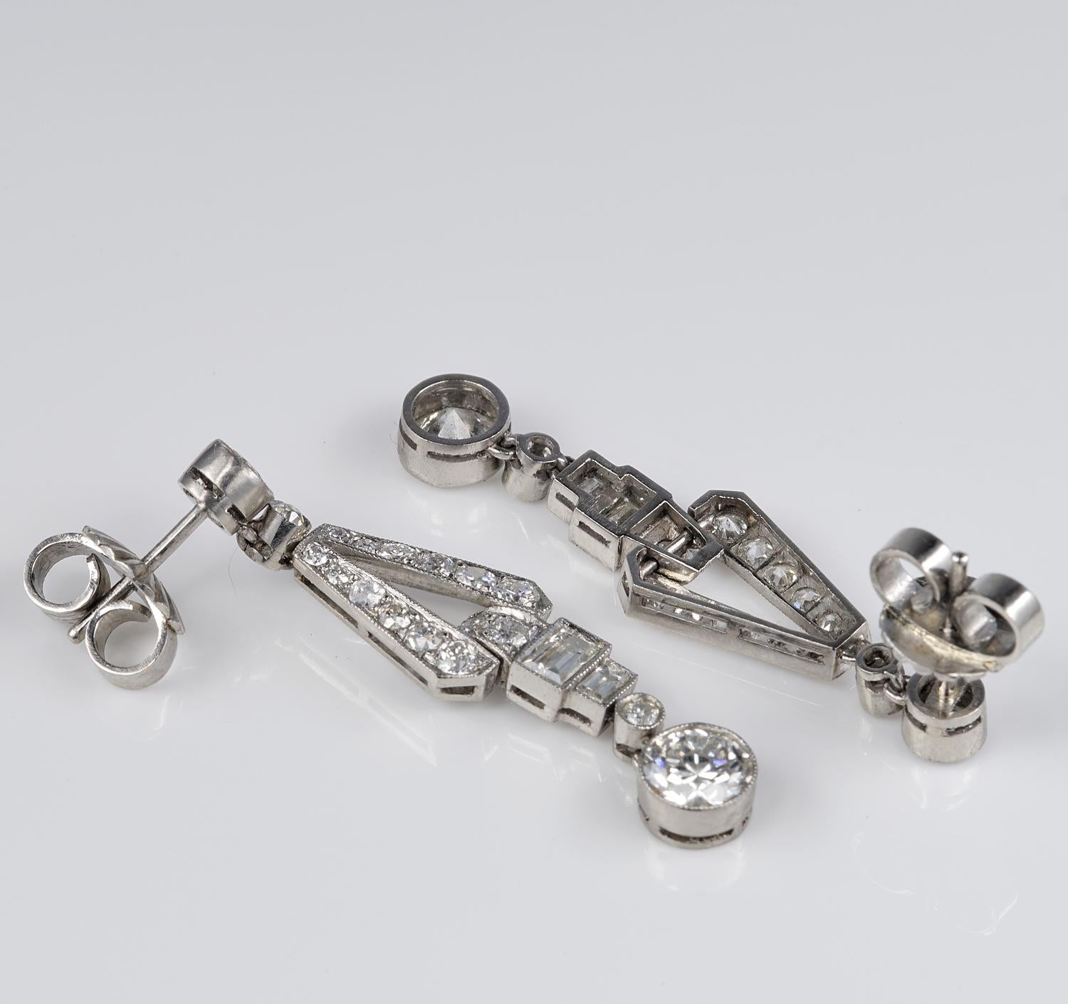 Women's Art Deco 3.60 Ct Diamond Platinum Drop Earrings For Sale