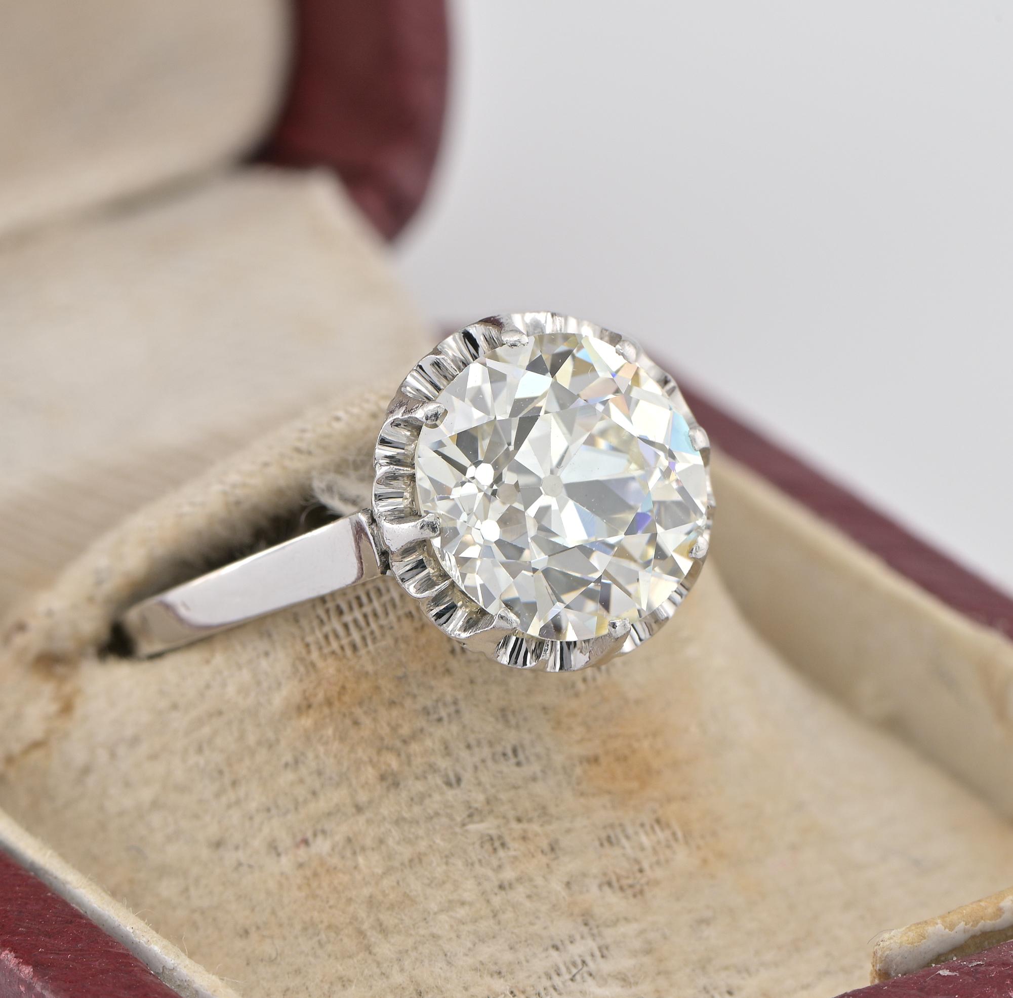 Art Deco 3.60 Ct Old European Diamond Solitaire Platinum Ring In Good Condition For Sale In Napoli, IT