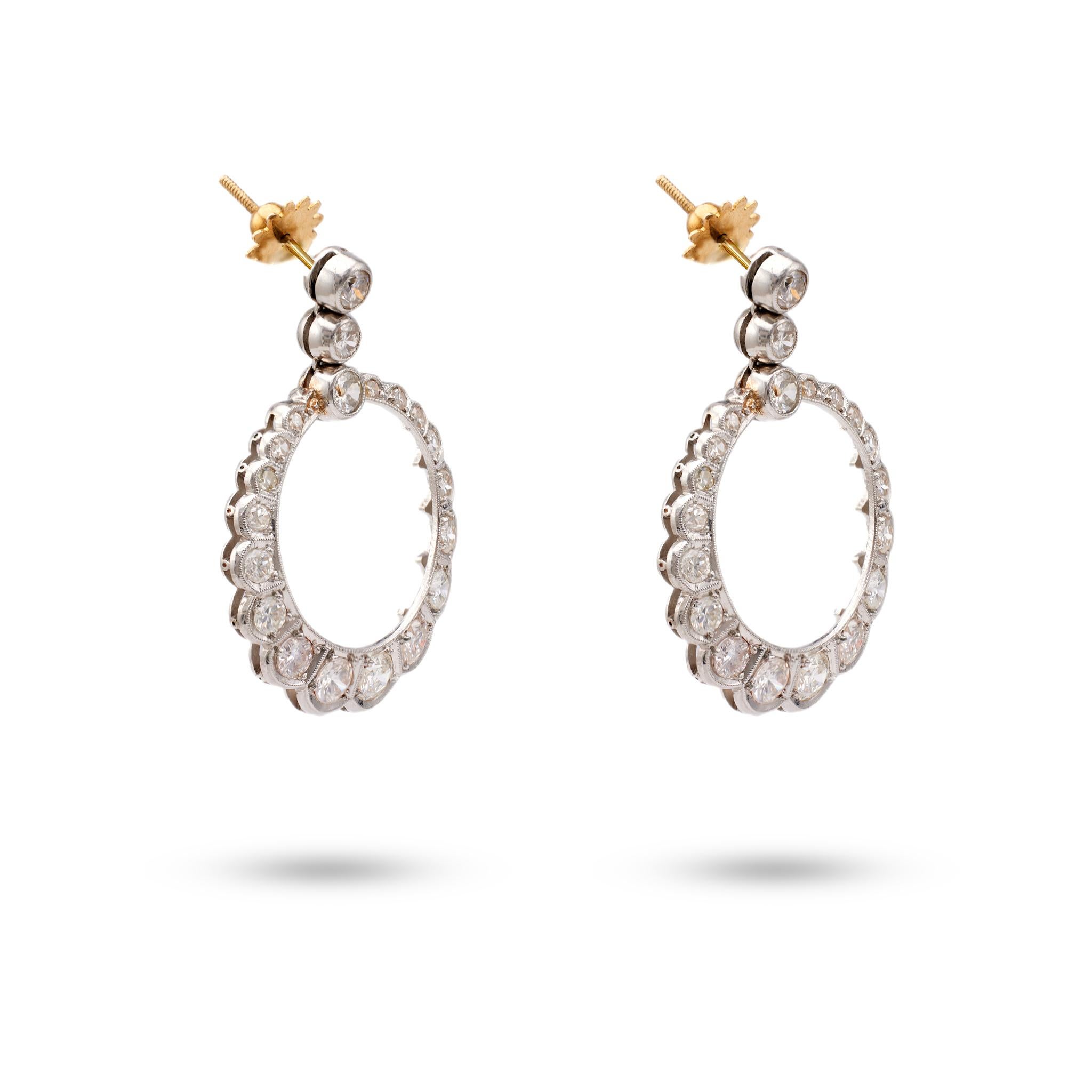 Boucles d'oreilles Art déco en platine avec diamants d'un poids total de 3,65 carats Bon état - En vente à Beverly Hills, CA