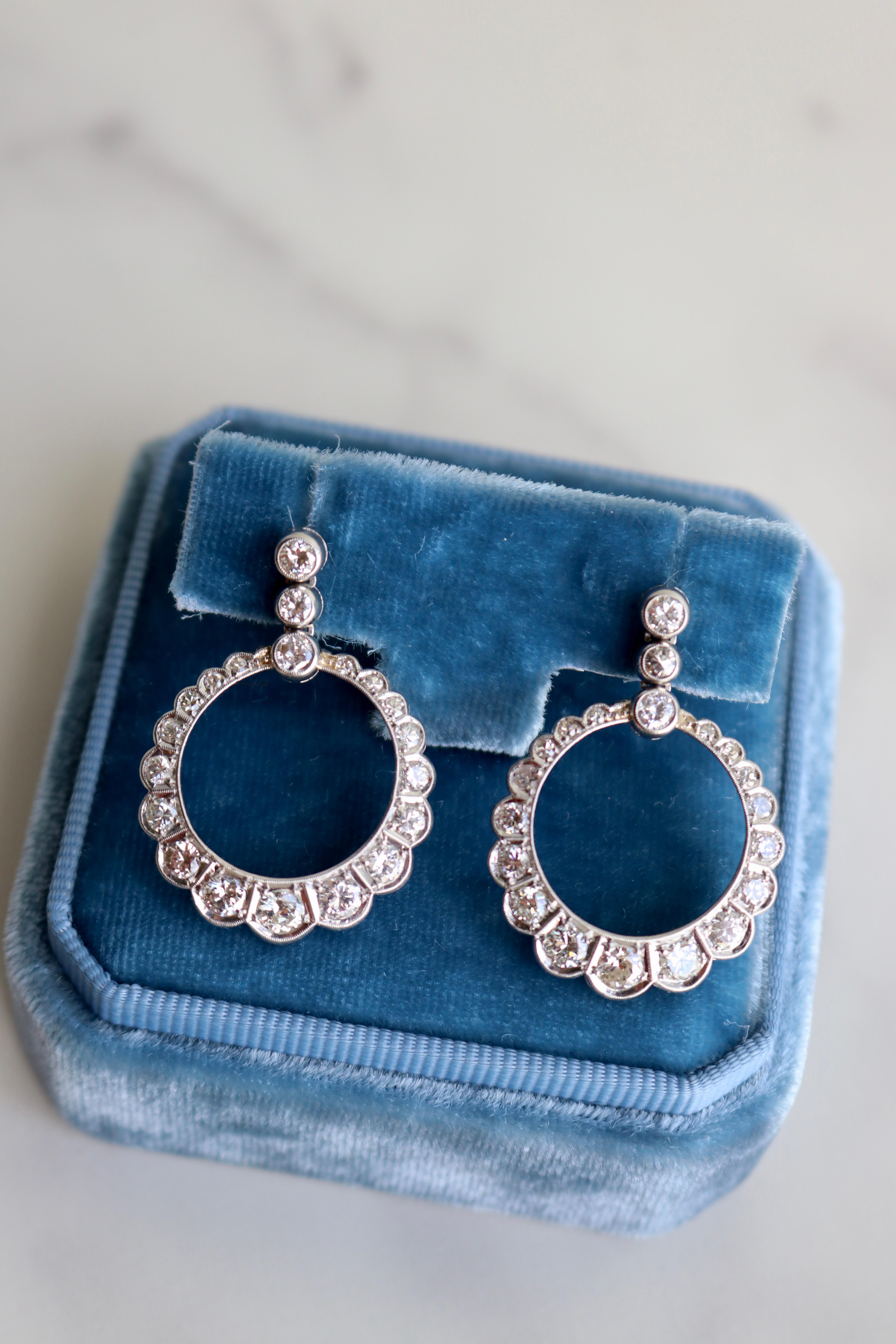 Women's or Men's Art Deco 3.65 Carat Total Weight Diamond Platinum Earrings For Sale