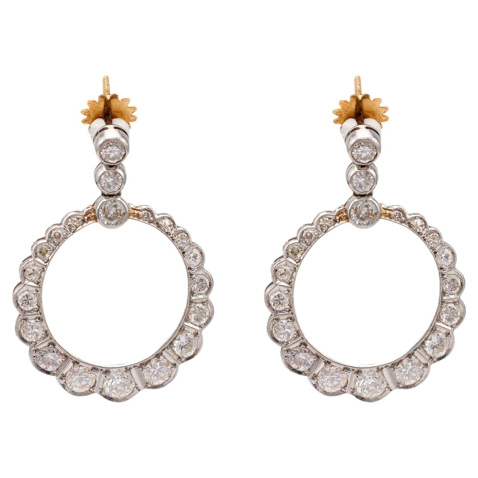 Boucles d'oreilles Art déco en platine avec diamants d'un poids total de 3,65 carats en vente