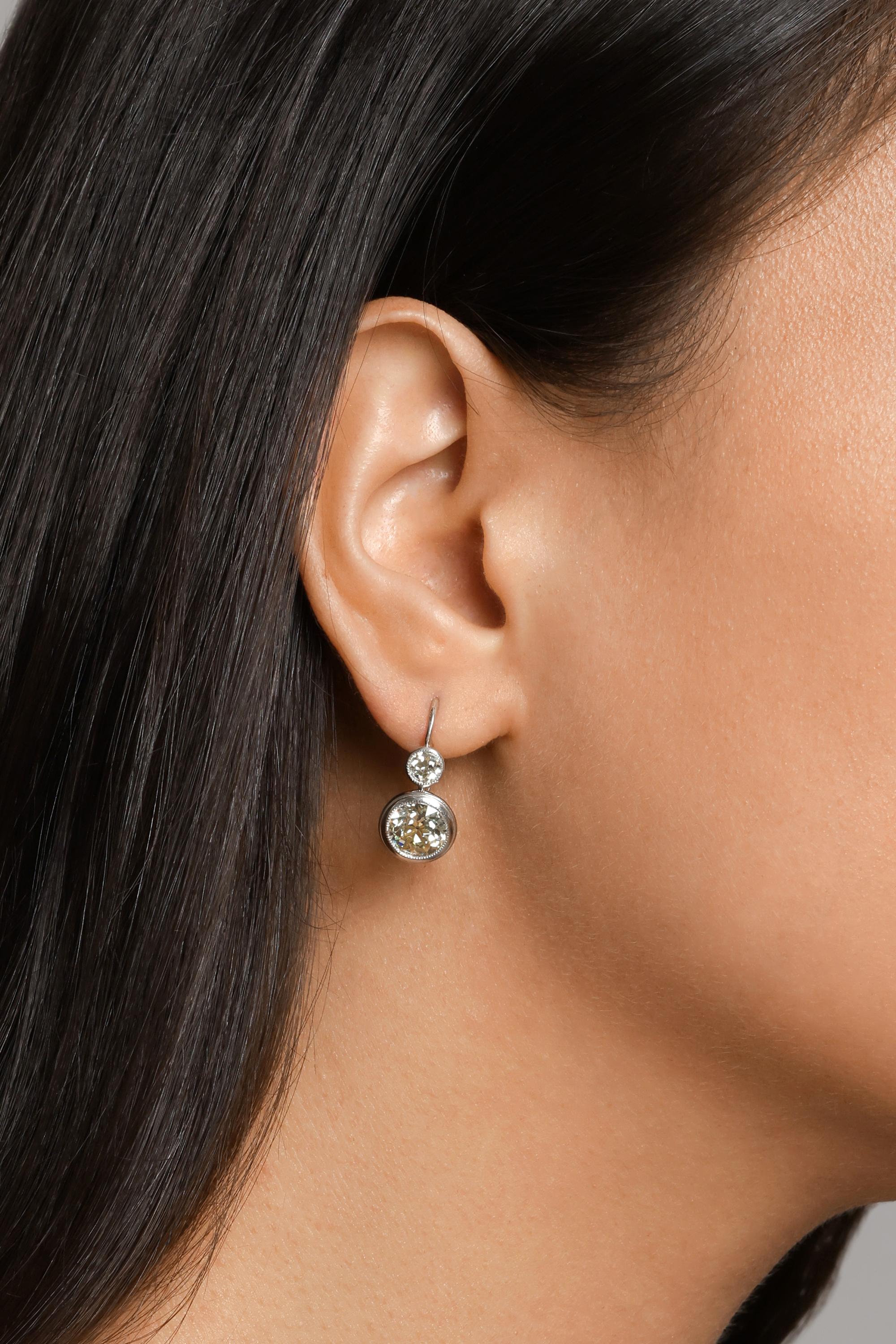 Art Deco GIA 4.66ct Old European Cut Diamond Drop Platinum 14K Earrings For Sale 4