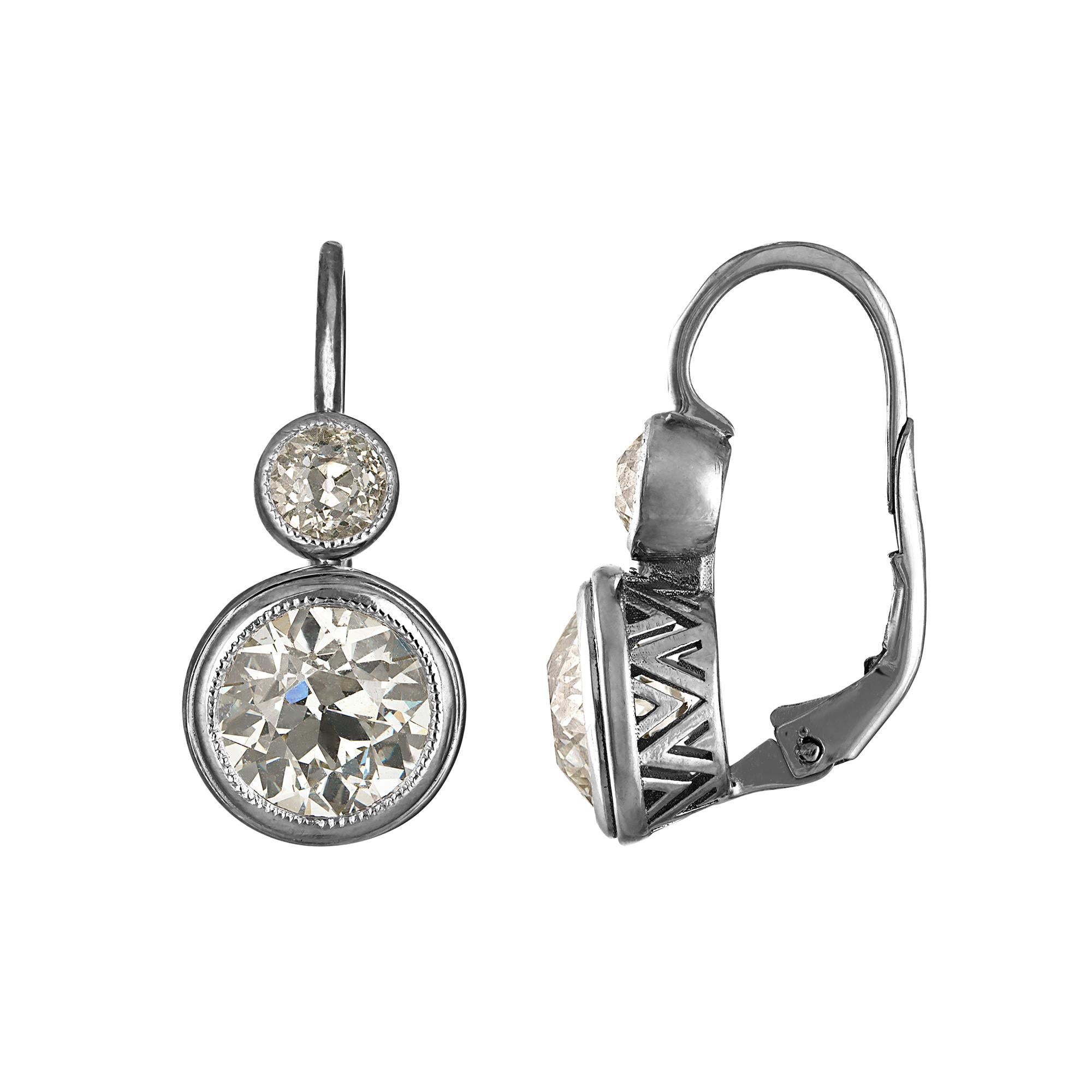 Art Deco GIA 4,66 Karat Diamant-Tropfen-Ohrringe aus Platin mit alteuropäischem Schliff und Platin 14K im Zustand „Gut“ im Angebot in New York, NY