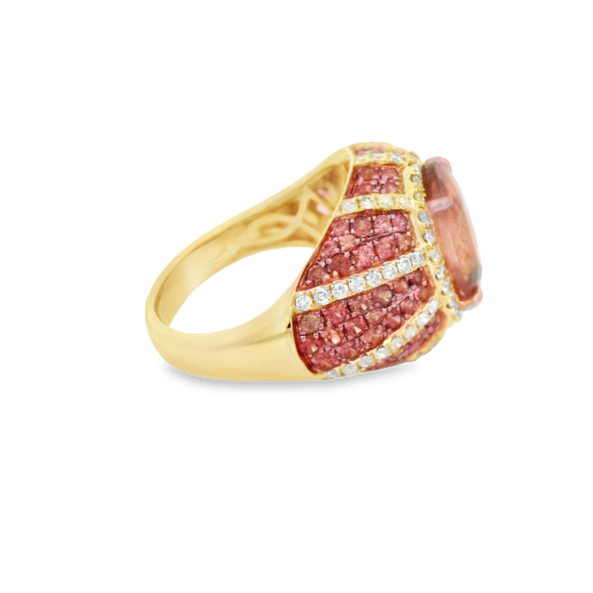Anillo Art Déco de 3,68 quilates de turmalina rosa, zafiro rosa y diamantes en oro amarillo de 18 quilates en Nuevo estado para la venta en Hong Kong, HK