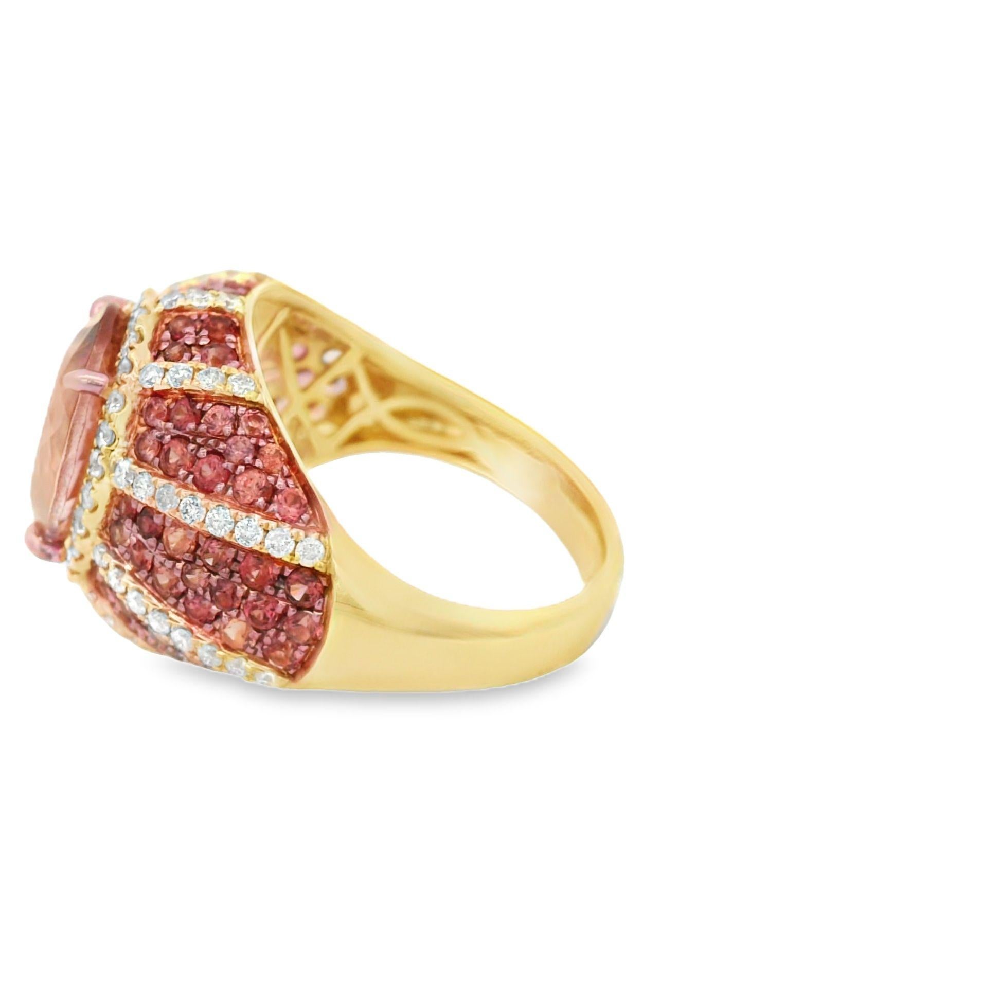 Anillo Art Déco de 3,68 quilates de turmalina rosa, zafiro rosa y diamantes en oro amarillo de 18 quilates en venta 1