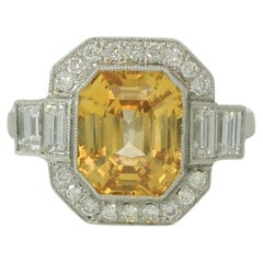 Art déco 3.73 Carats yellow sapphire and diamond ring
