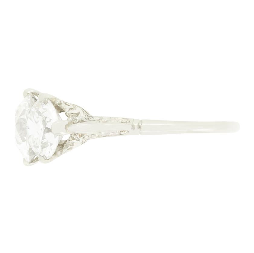 Art Deco 3,85ct Diamant Drei Stein Ring, ca. 1920er Jahre (Art déco) im Angebot