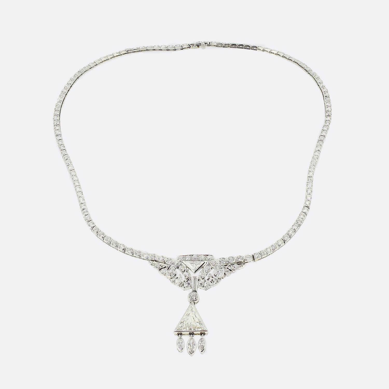 Taglio baguette Collana Art Deco con diamanti a grappolo da 3,90 carati in vendita