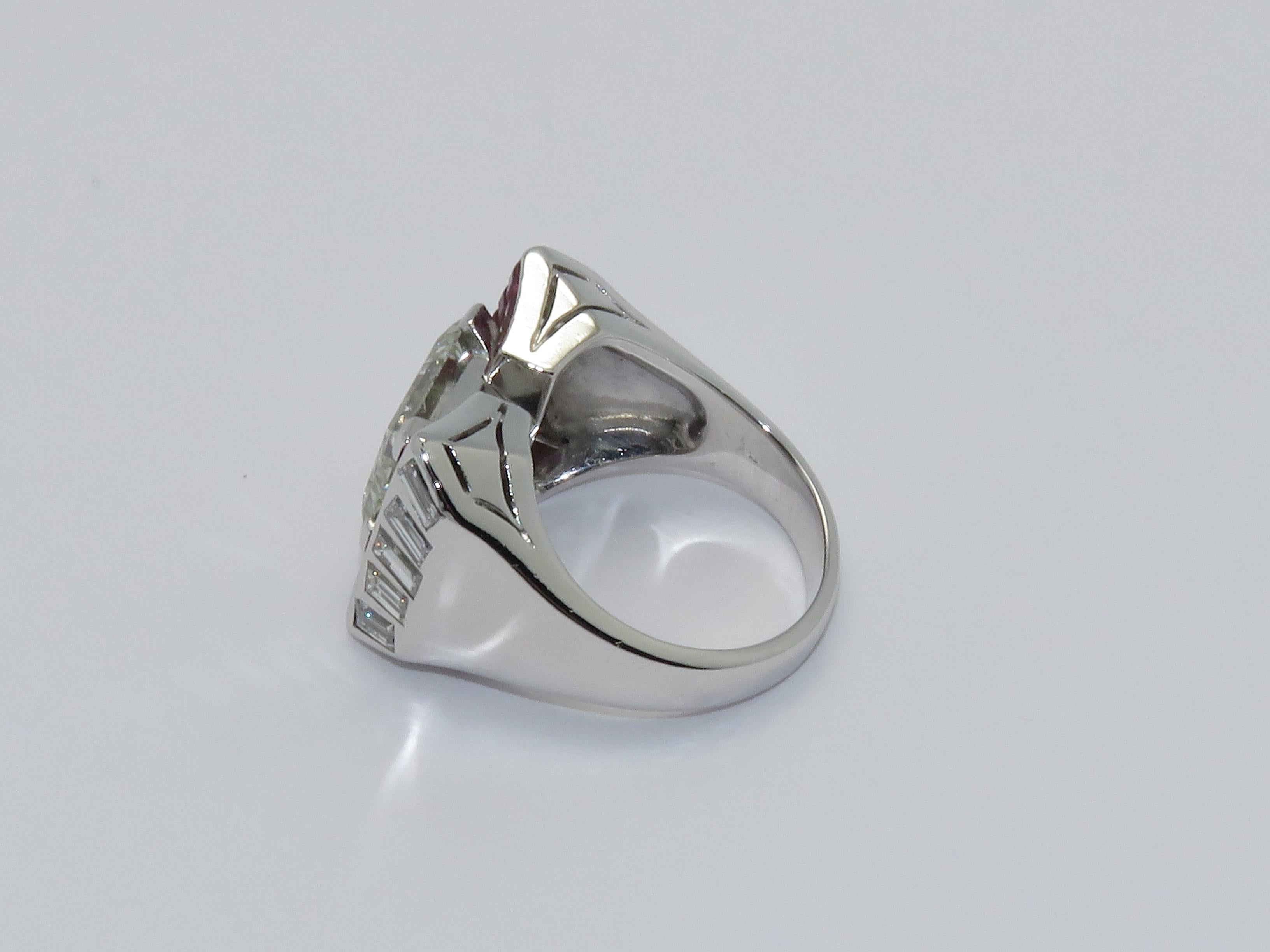 Women's or Men's Art Deco 3.90 Carat Emerald Cut Diamond Ruby Platinum Ring For Sale