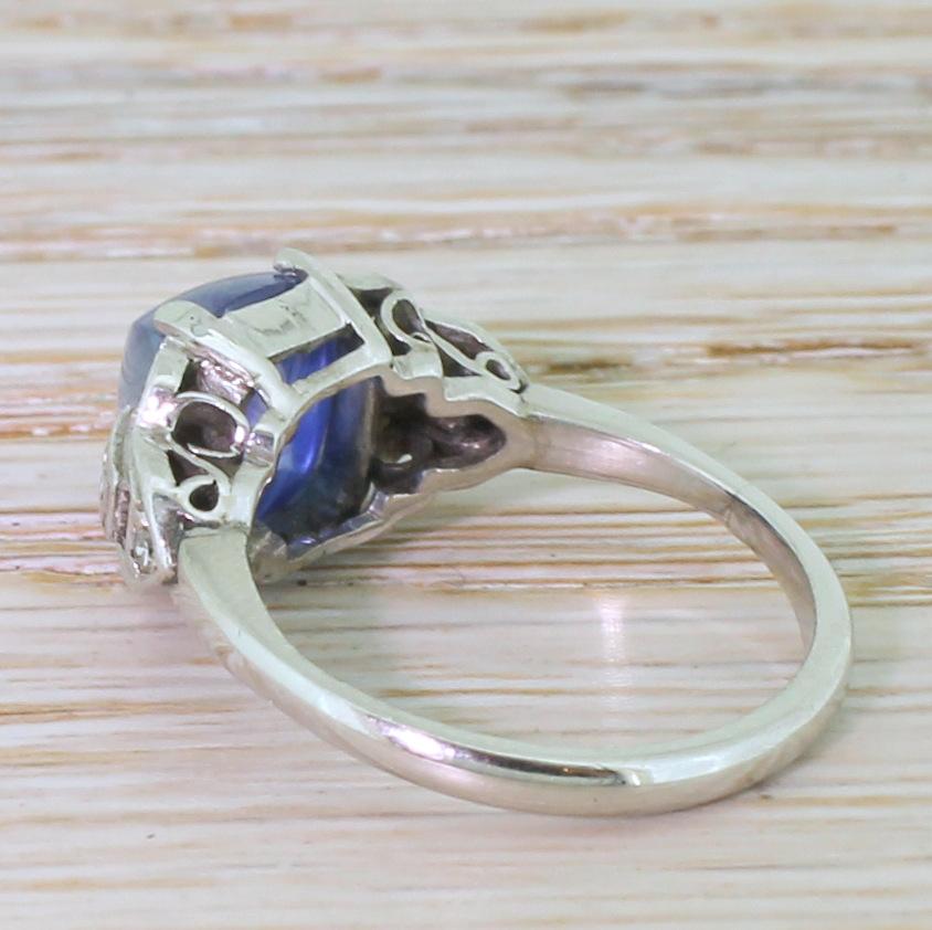 Women's Art Deco 3.94 Carat Natural Sugarloaf Sapphire Platinum Ring For Sale