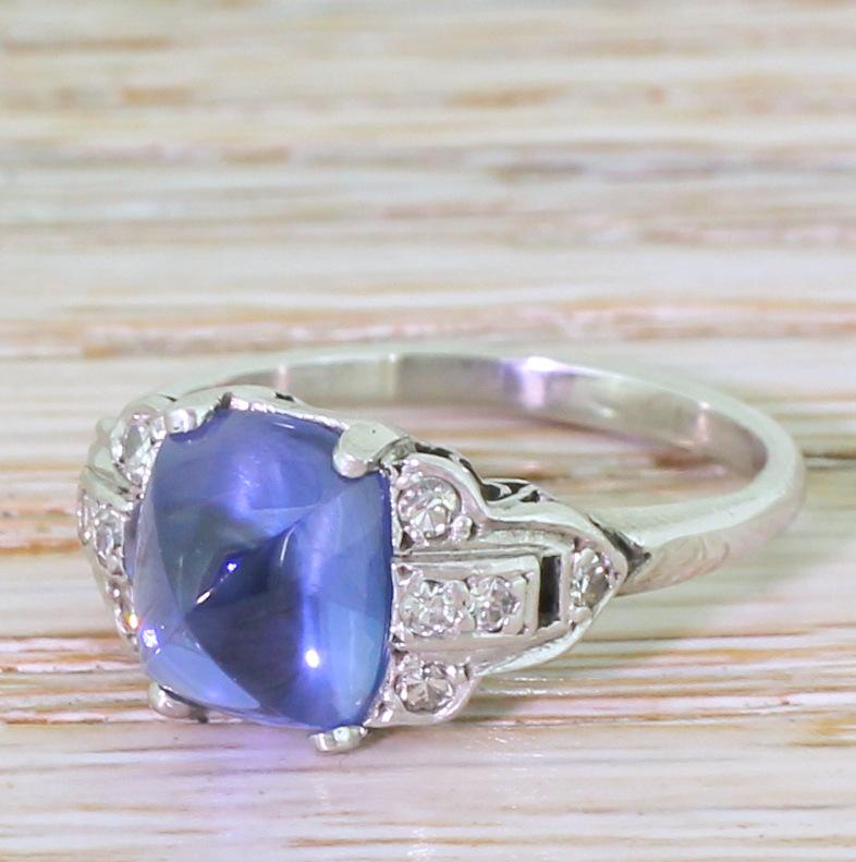 Art Deco 3.94 Carat Natural Sugarloaf Sapphire Platinum Ring For Sale 4