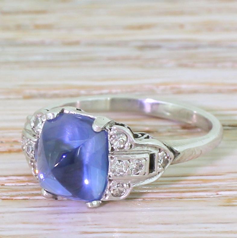 Art Deco 3.94 Carat Natural Sugarloaf Sapphire Platinum Ring For Sale 4