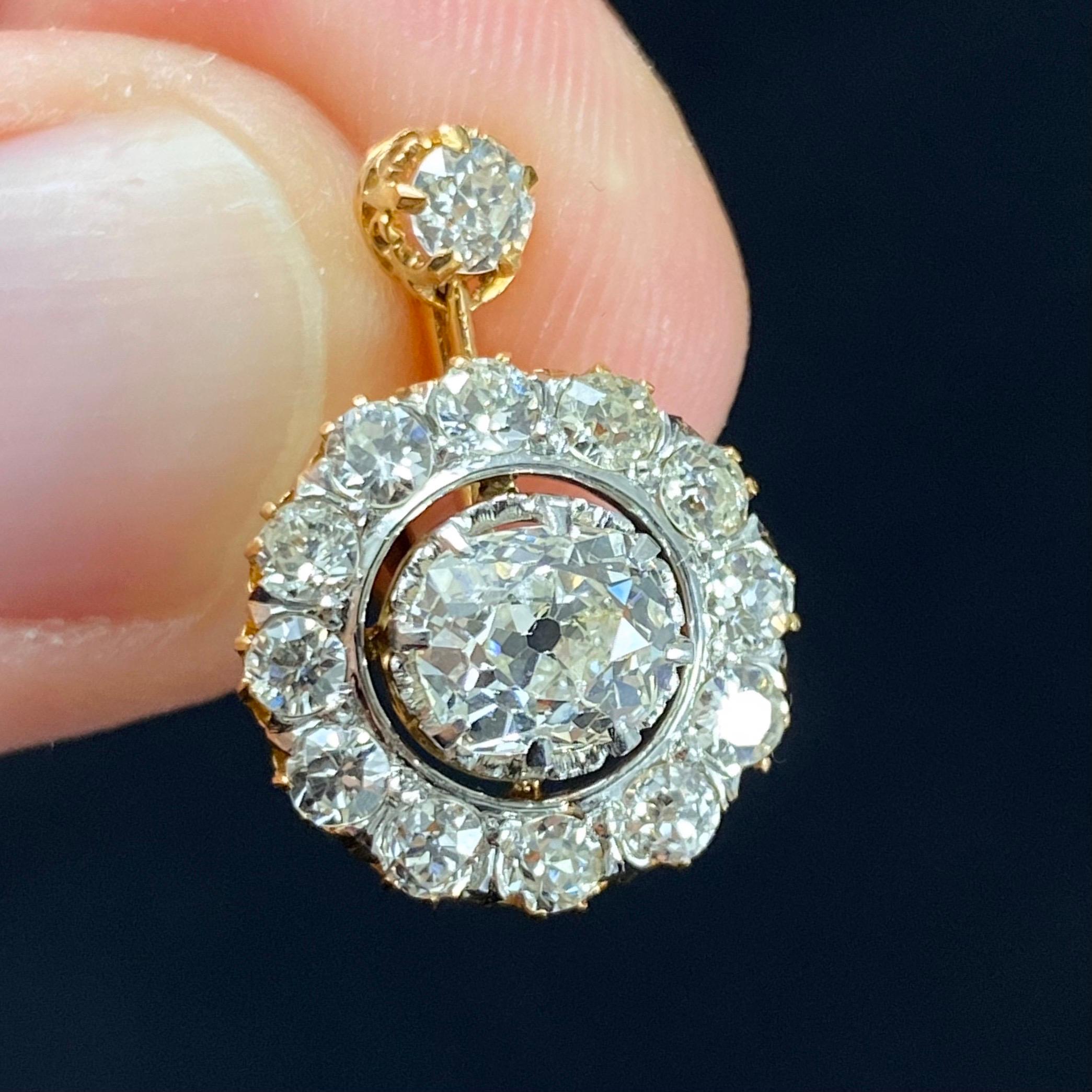 Art Deco 3.94 Carat Old Mine Diamond Target Earrings Yellow Gold Platinum 1940s For Sale 2
