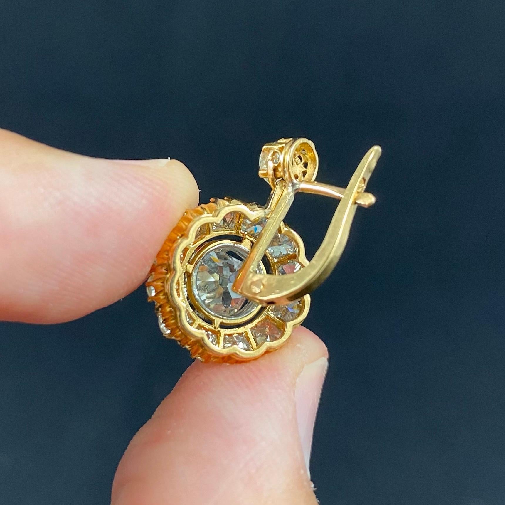Boucles d'oreilles art déco en or jaune et platine avec diamants taille vieille mine de 3,94 carats, années 1940 en vente 7