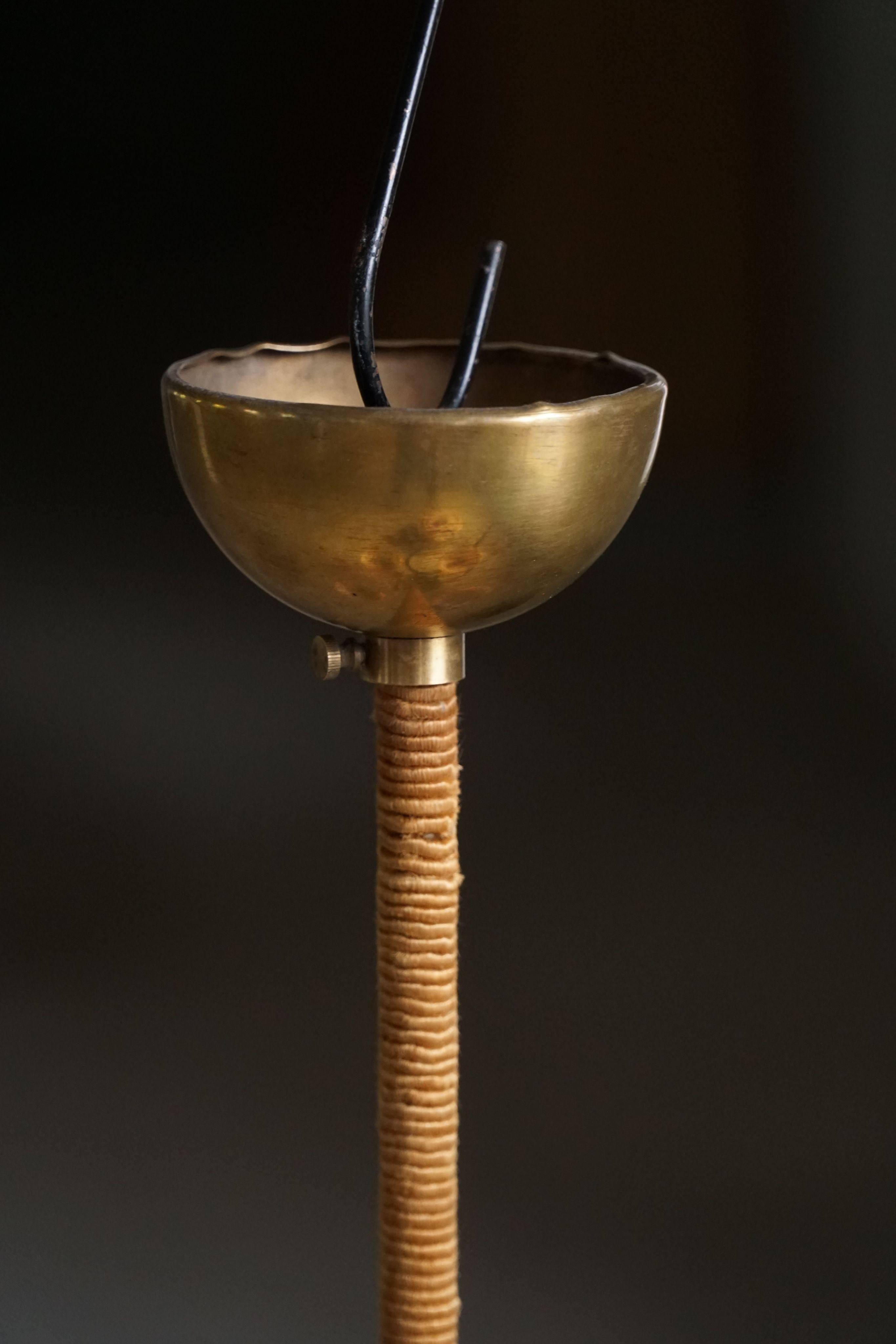 Lustre Art Déco à 4 branches en verre et laiton, Suède, années 1940 en vente 2
