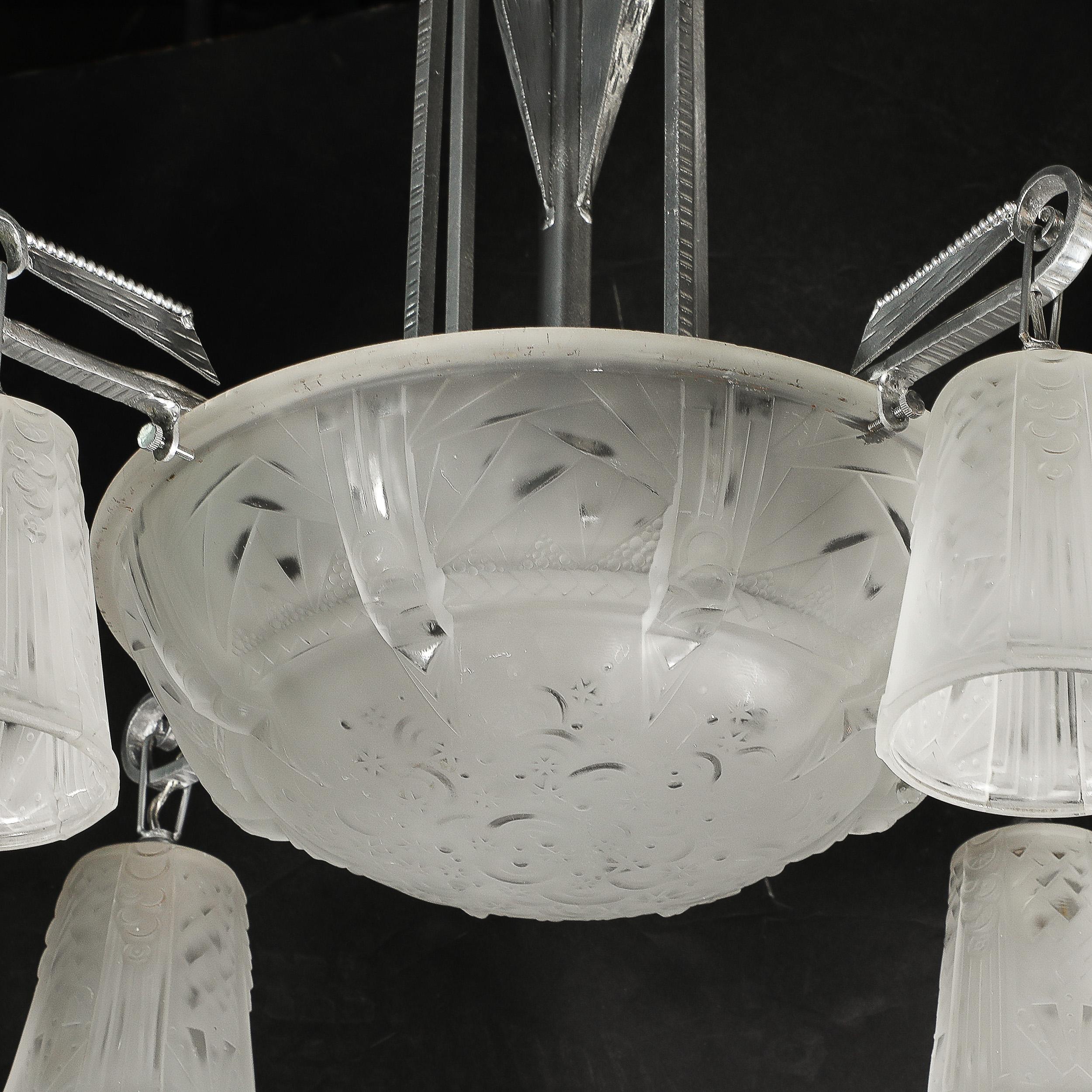 Lampadario Art Deco a 4 bracci in vetro smerigliato e bronzo argentato firmato Muller Frères in vendita 7